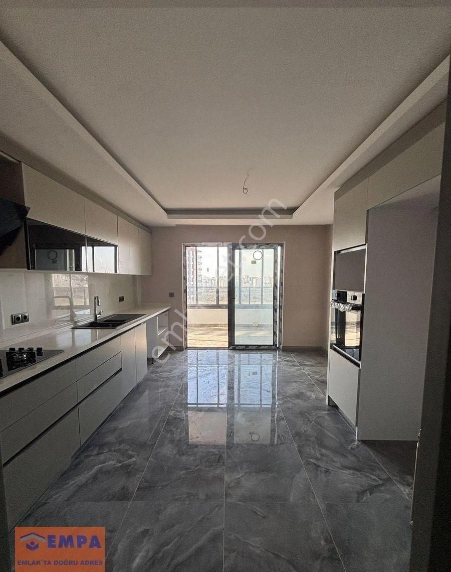 Susuz Mahallesinde 4+1 Sıfır, Lüks Daire - Görsel 19