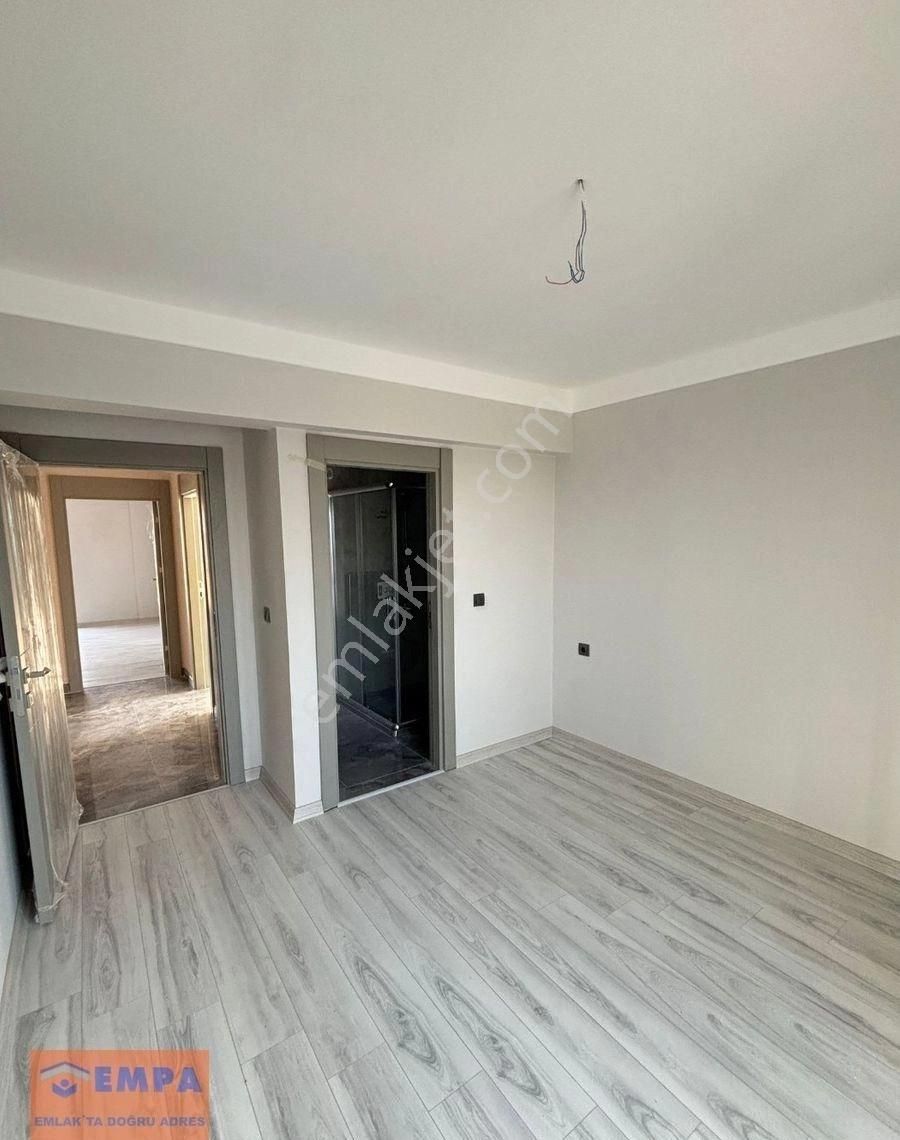 Susuz Mahallesinde 4+1 Sıfır, Lüks Daire - Görsel 3