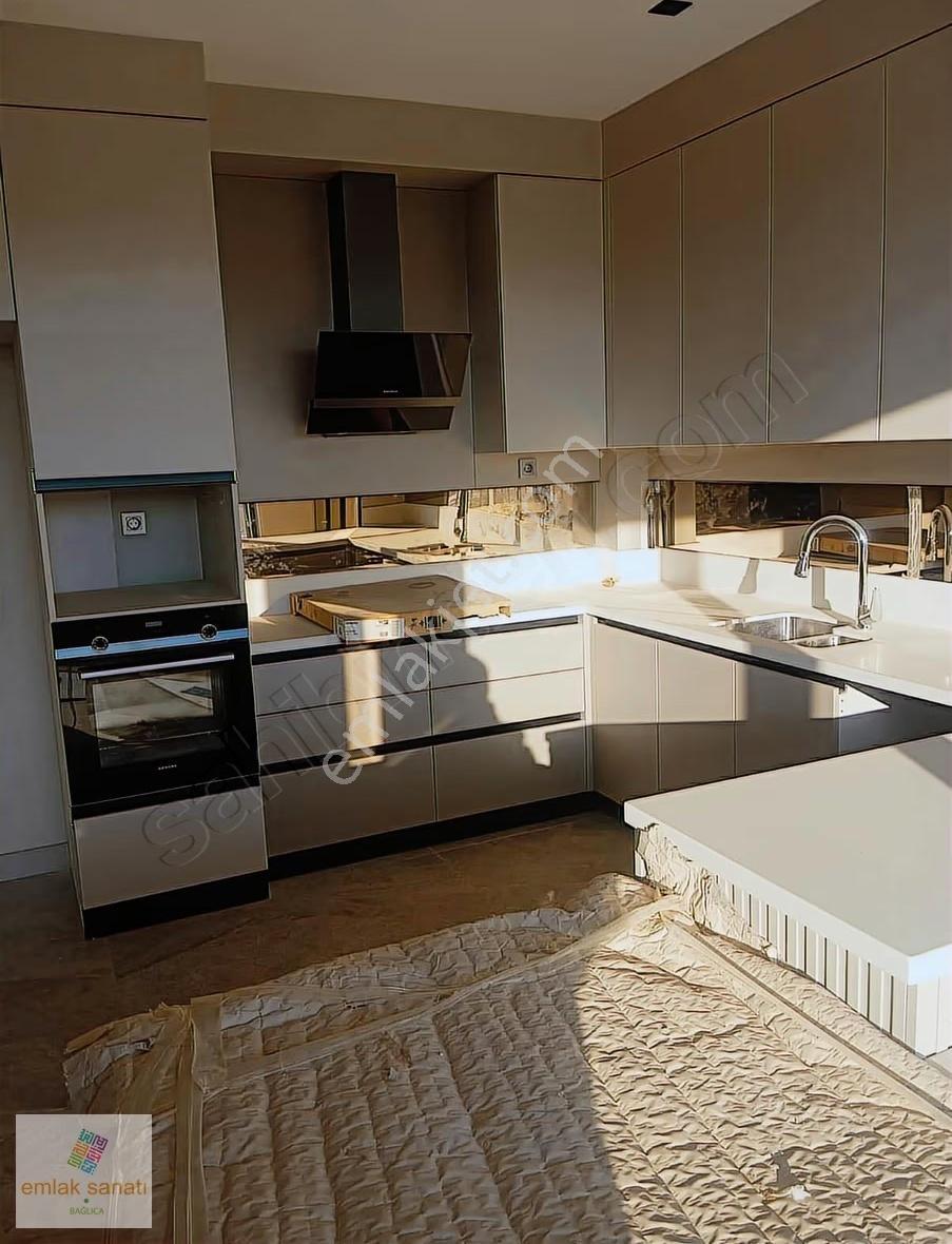Bağlıcada 6+2 Kapalı Otoparklı Süper Lüks Villa