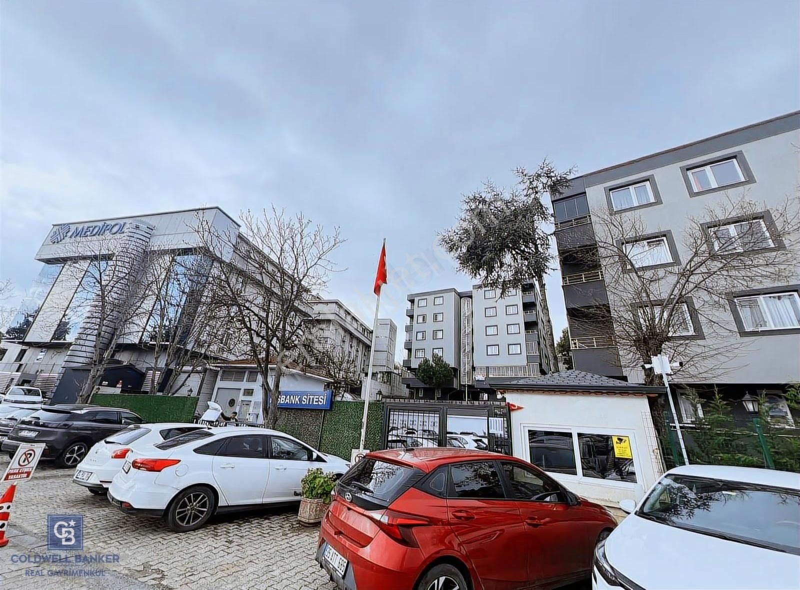 Koşuyolu Dışbank Sitesi Ara Katta 3+1 Kiralık