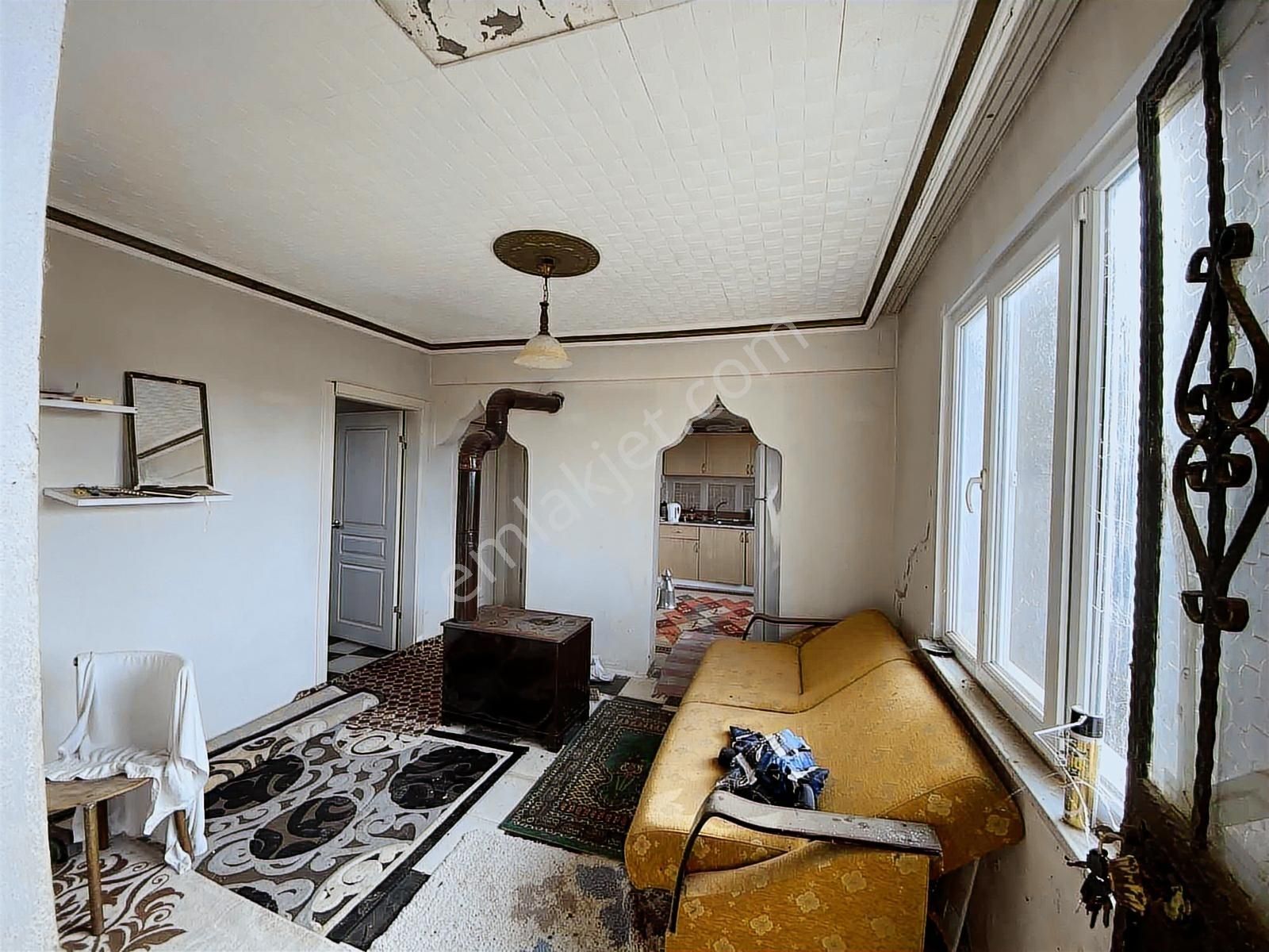 Satılık İki Katlı Çiftlik Evi, Ahırı Ve Arazisi - Görsel 9