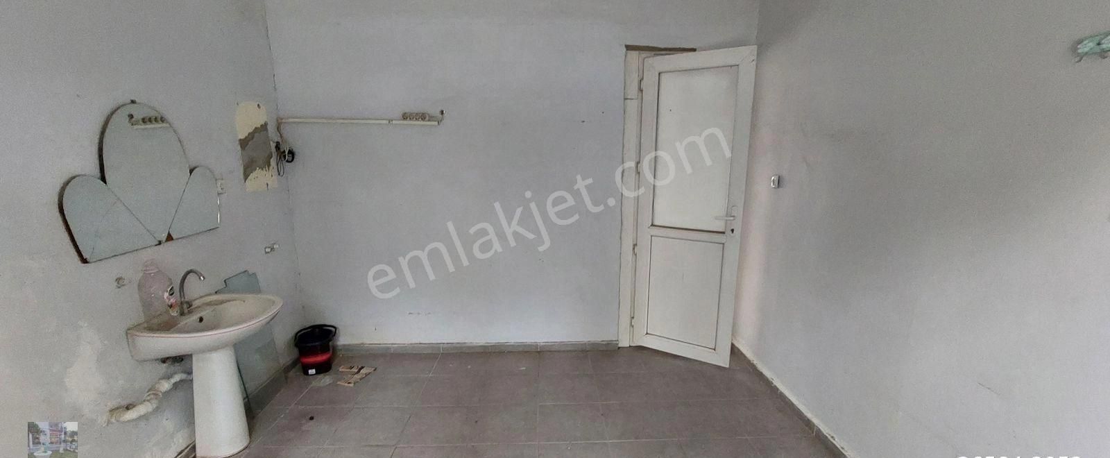 Karşıyaka Zübeyde Hnm Mah. İş Merkezinde Kiralık İşyeri Kanıt Em - Görsel 28