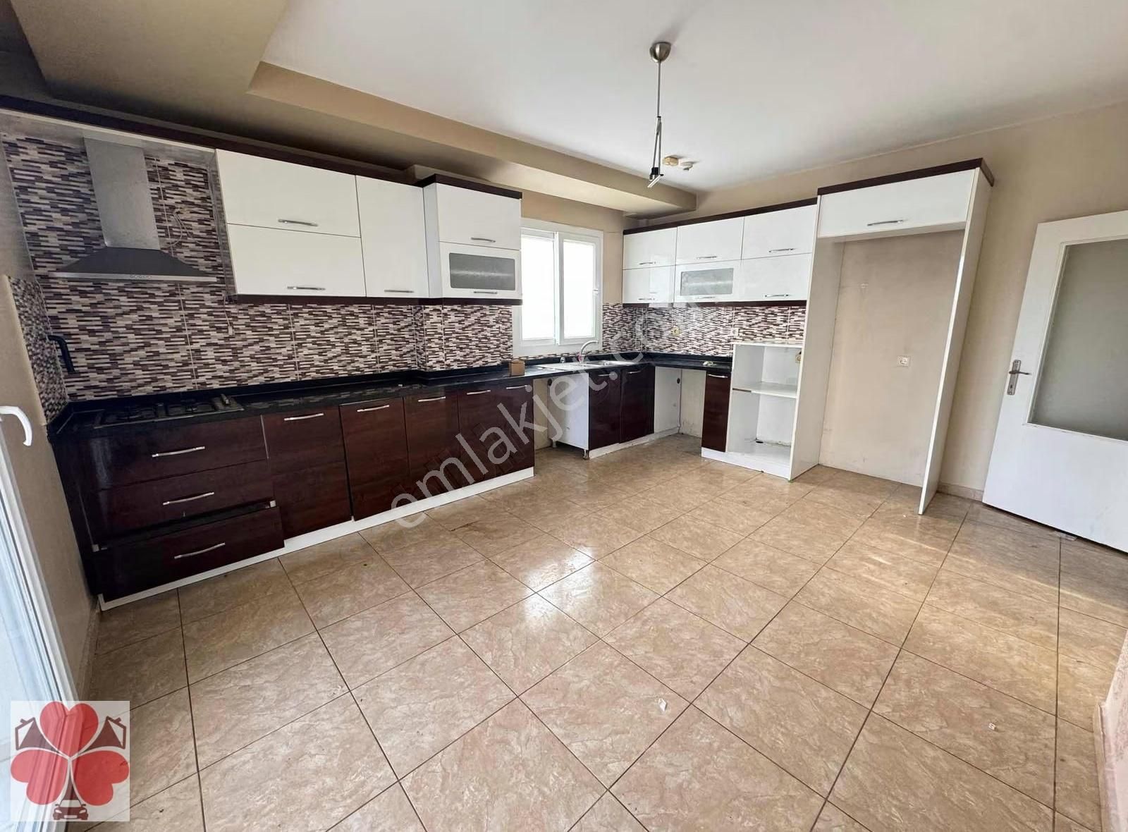 Yonca'dan Mezitli Merkez Mahallesi Bağımsız Mutfak Satılık 3+1