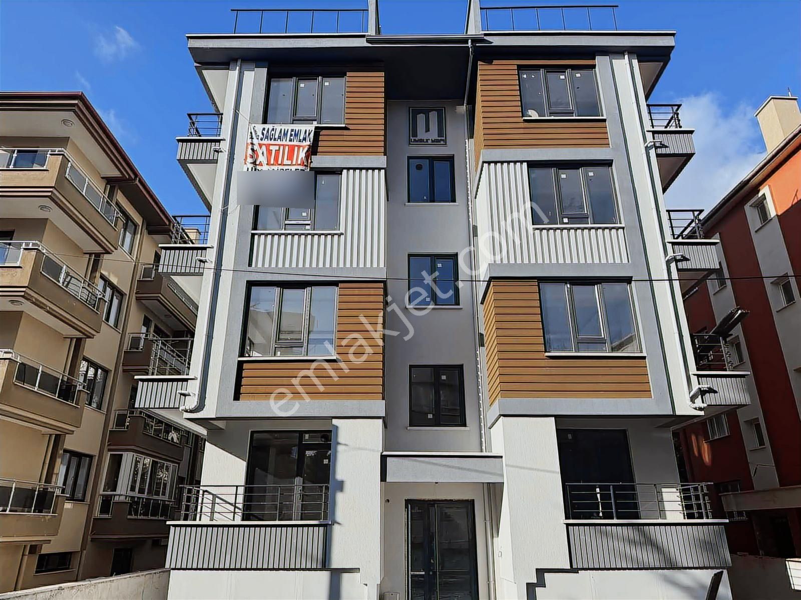 Sağlam Emlaktan Çarşı Merkezde Satılık 2+1daireler