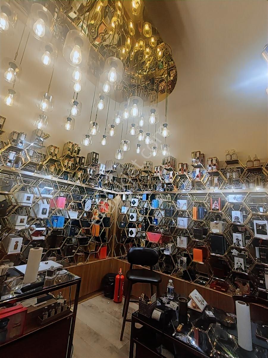 Devren Kiralık Lüks Parfümeri Dükkanı - Görsel 4