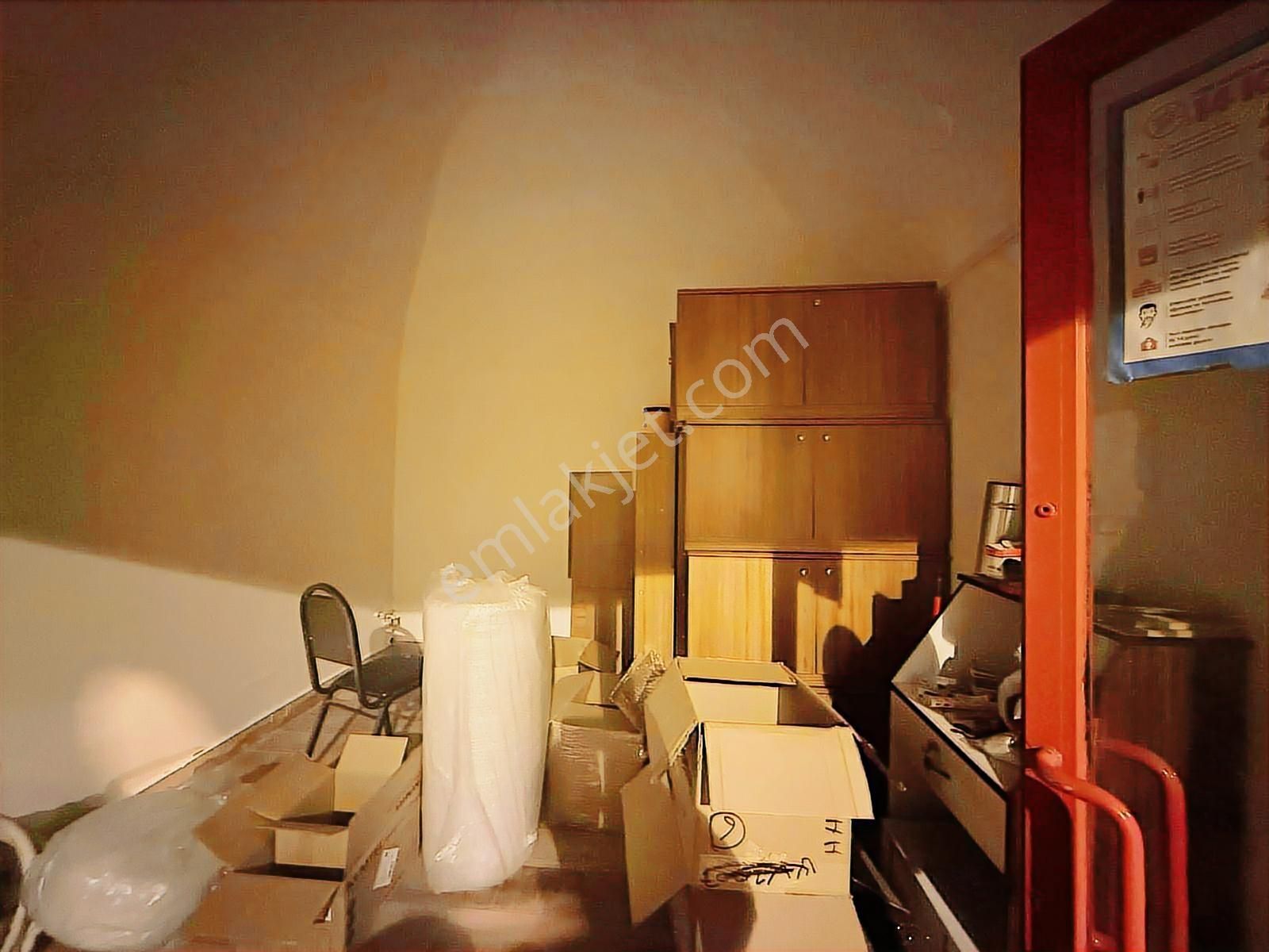 Devren Kiralık Lüks Parfümeri Dükkanı - Görsel 22