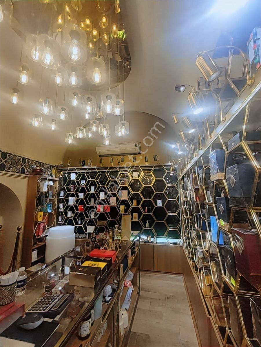 Devren Kiralık Lüks Parfümeri Dükkanı - Görsel 6