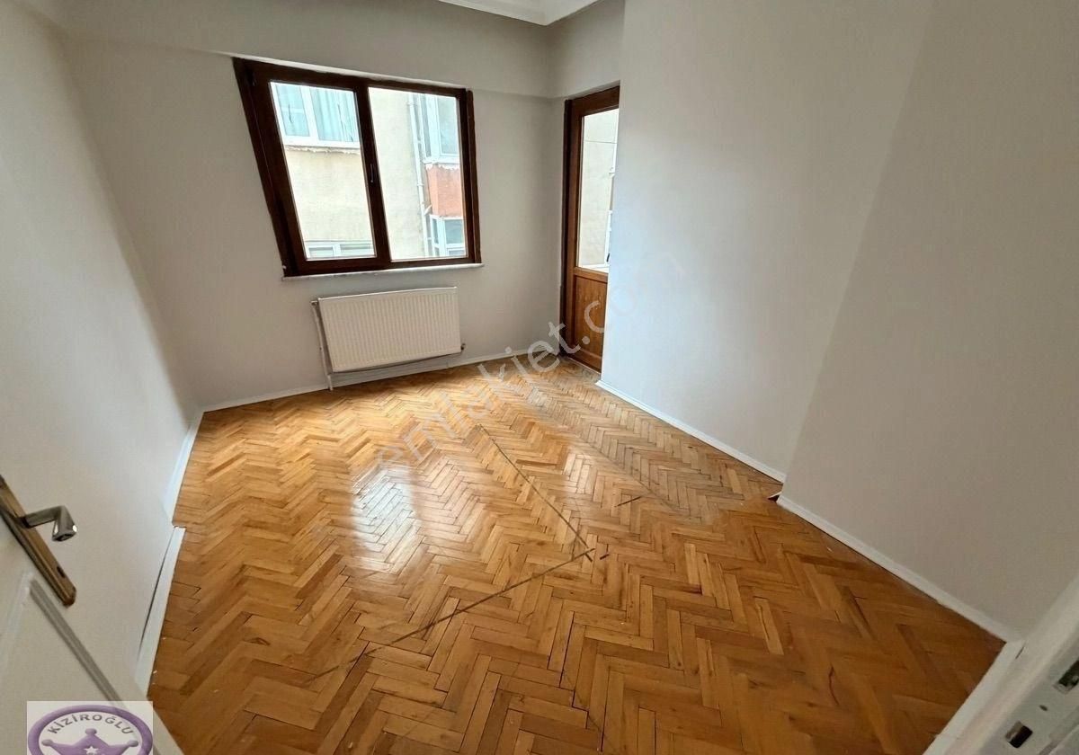 Öziş Sitesinde Asansörlü Balkonlu Kombili 3+1