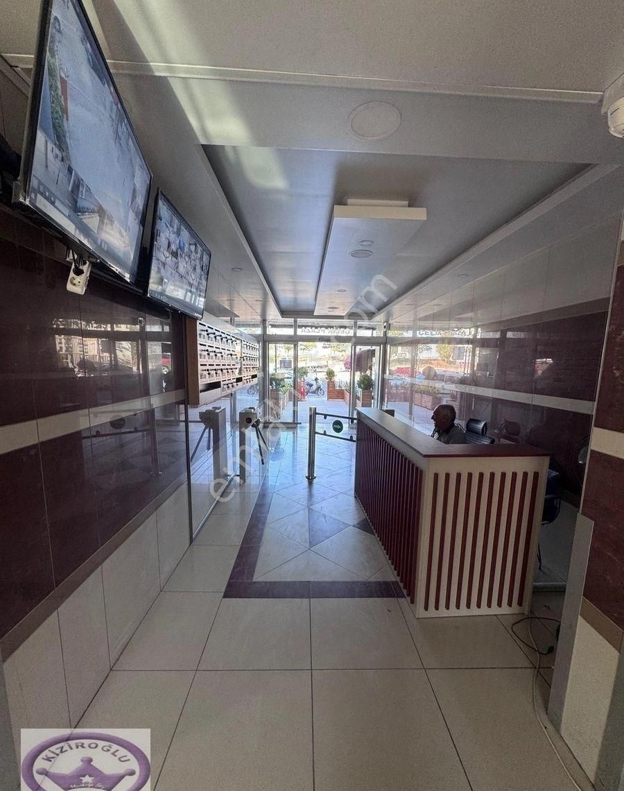 Marmara Üniversitesi Hastanesi’nin Karşısında Metro Girişinde İskanlı Ofis - Görsel 11