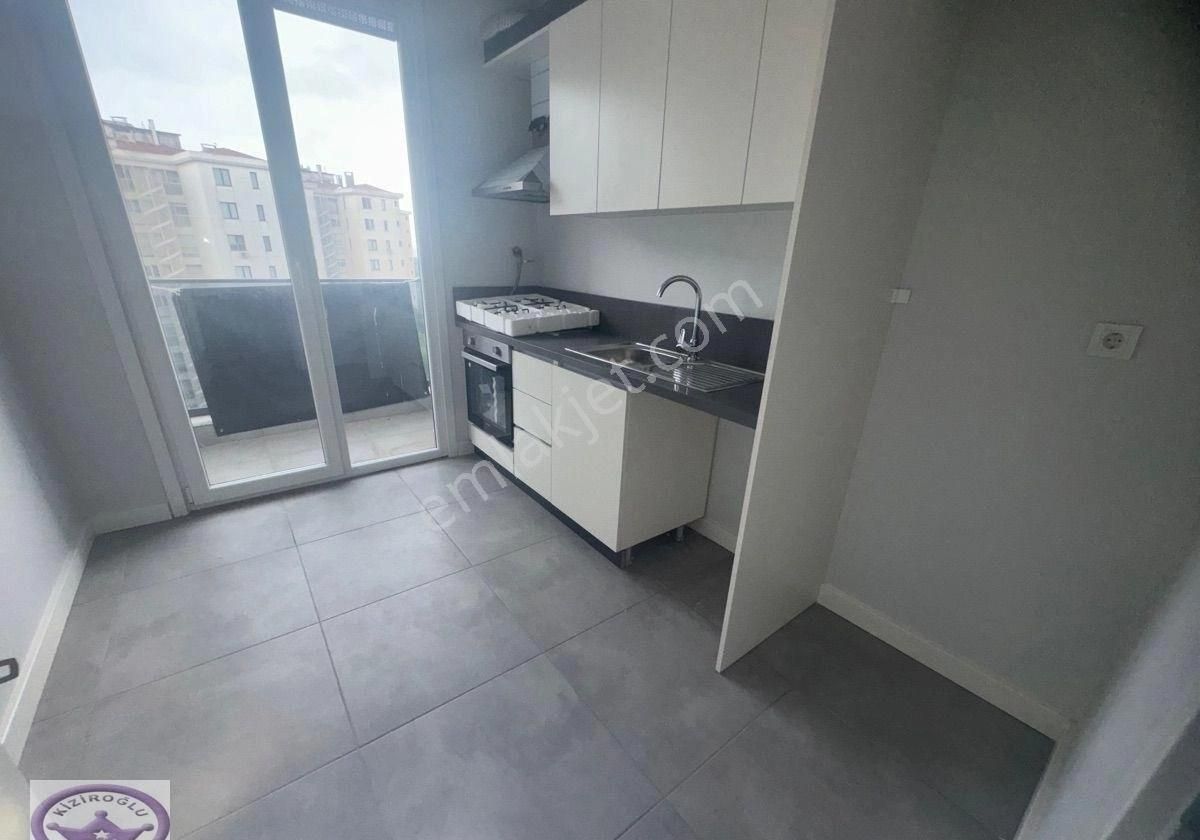 Marmaray Yanı Süreyya Evlerinde Güvenlikli İskanlı Balkonlu 2+1 - Görsel 25