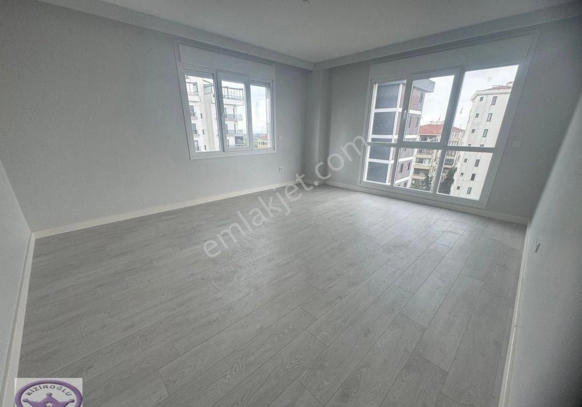 Marmaray Yanı Süreyya Evlerinde Güvenlikli İskanlı Balkonlu 2+1 - Görsel 13