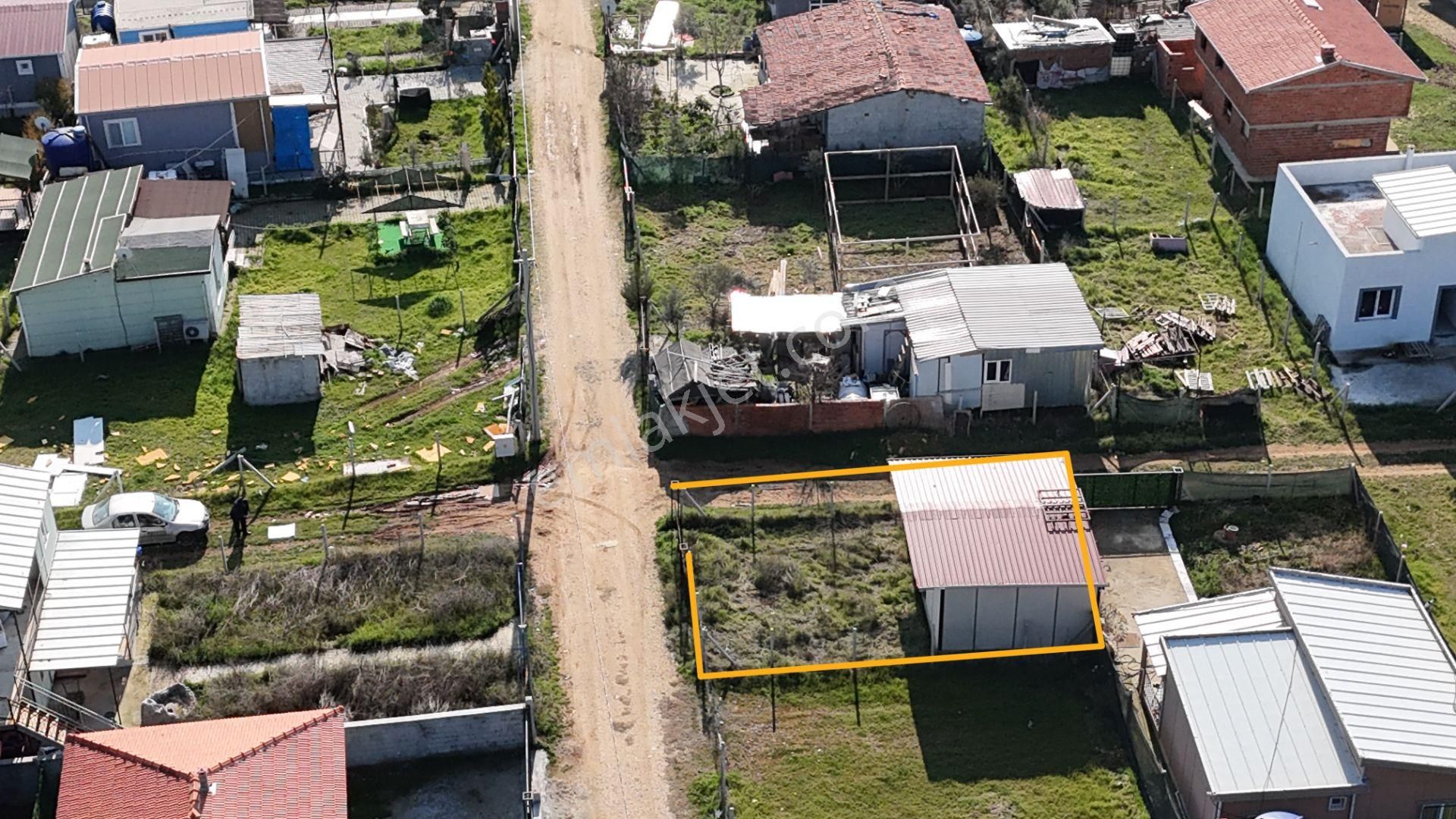 Oğlananasında 100 M2 Arsa İçinde 2 Oda Natamam Bahçeli Ev Menderes İzmir