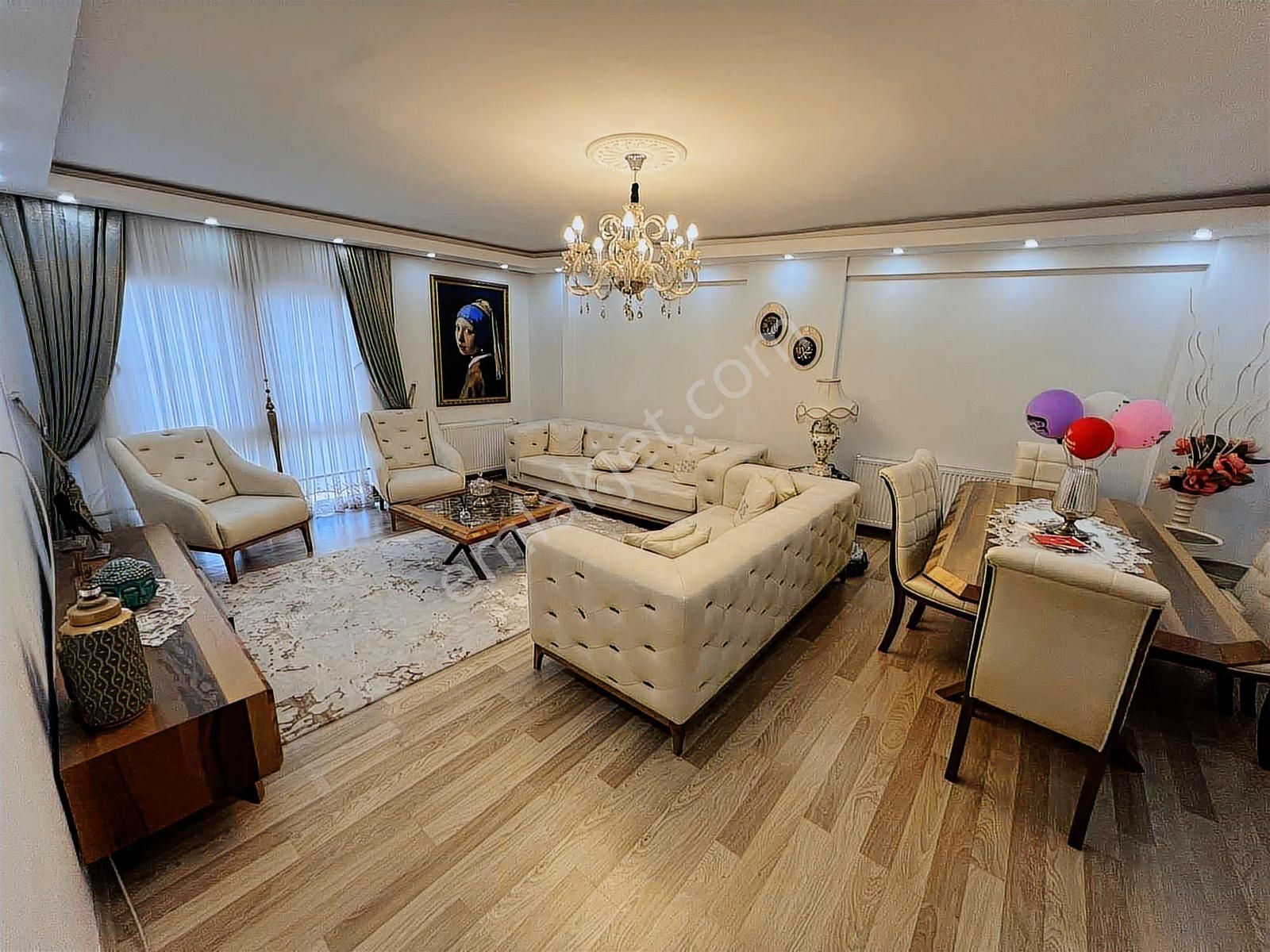 Süper Ultralüks Çarşı İçi 180m2
