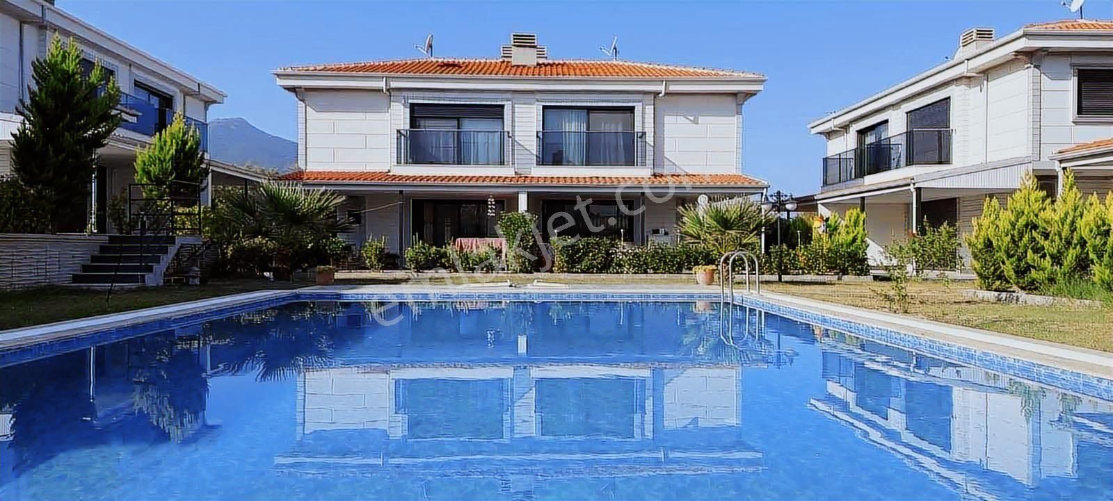 Pascha Emlak'tan Güzelçamlı'da Havuzlu Satılık 3+1 Yazlık Villa