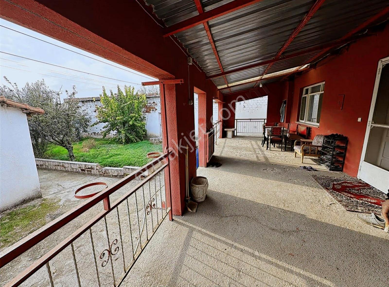 Çiftlik Evi Büyük Baş Ve Küçük Baş Yetiştirilmeye Uygun.....