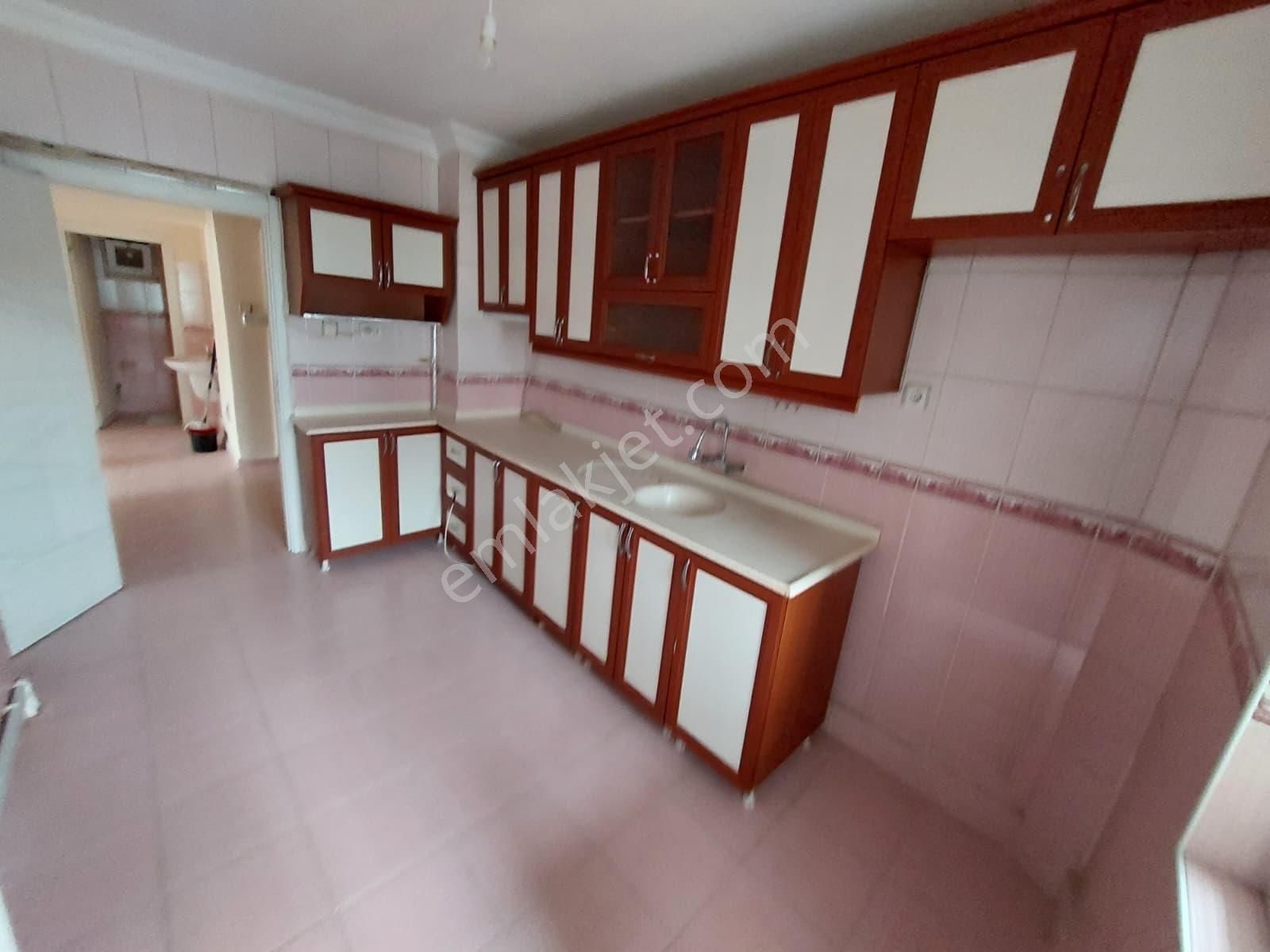 Adres'ten_mareşal'da_ana_cadde_yakını_katta_ön_cephe_3+1_daire_ - Görsel 28