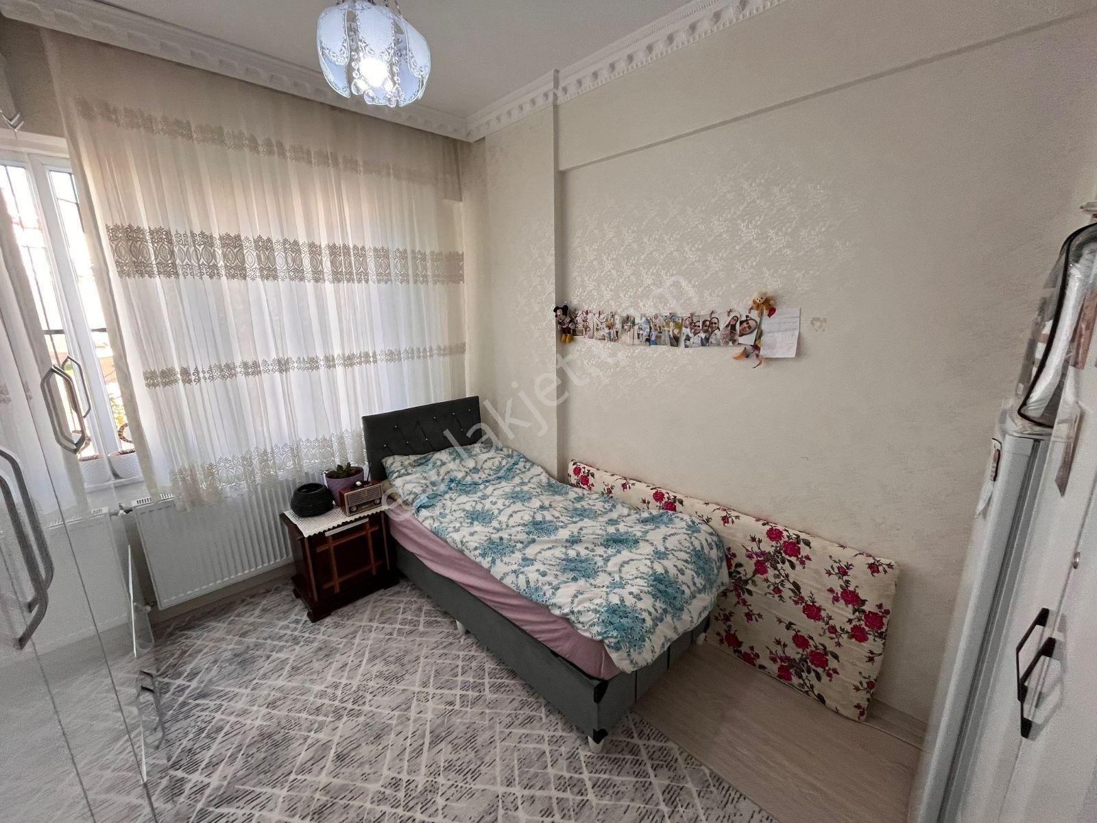 T.e.s.den Yılmazlar Düğün Salonu Civarında 2+1 Daire!!! - Görsel 14