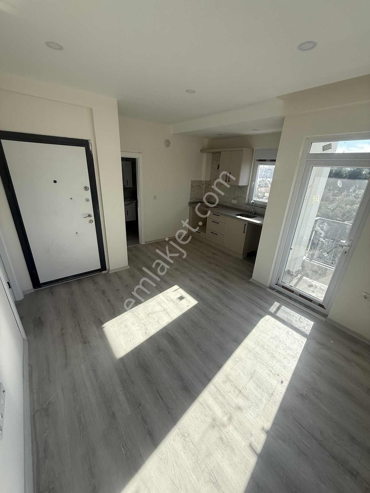 Aydoğmuş Mah Katta Sıfır 1+1 Kiralık Daire