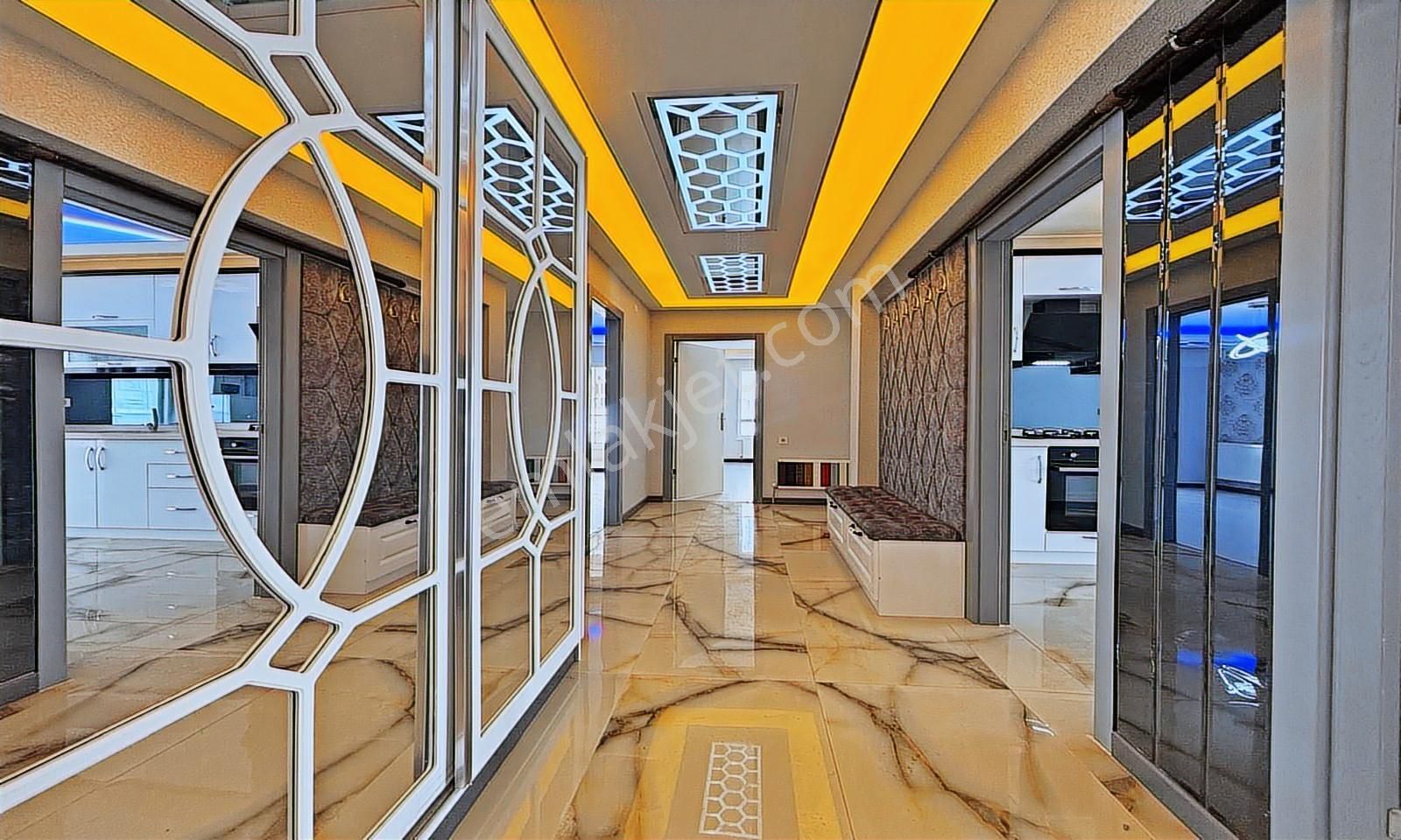 Bulvar'dan Geniş Masrafsız Full Yapılı Çift Balkonlu 4+1 Daire!!