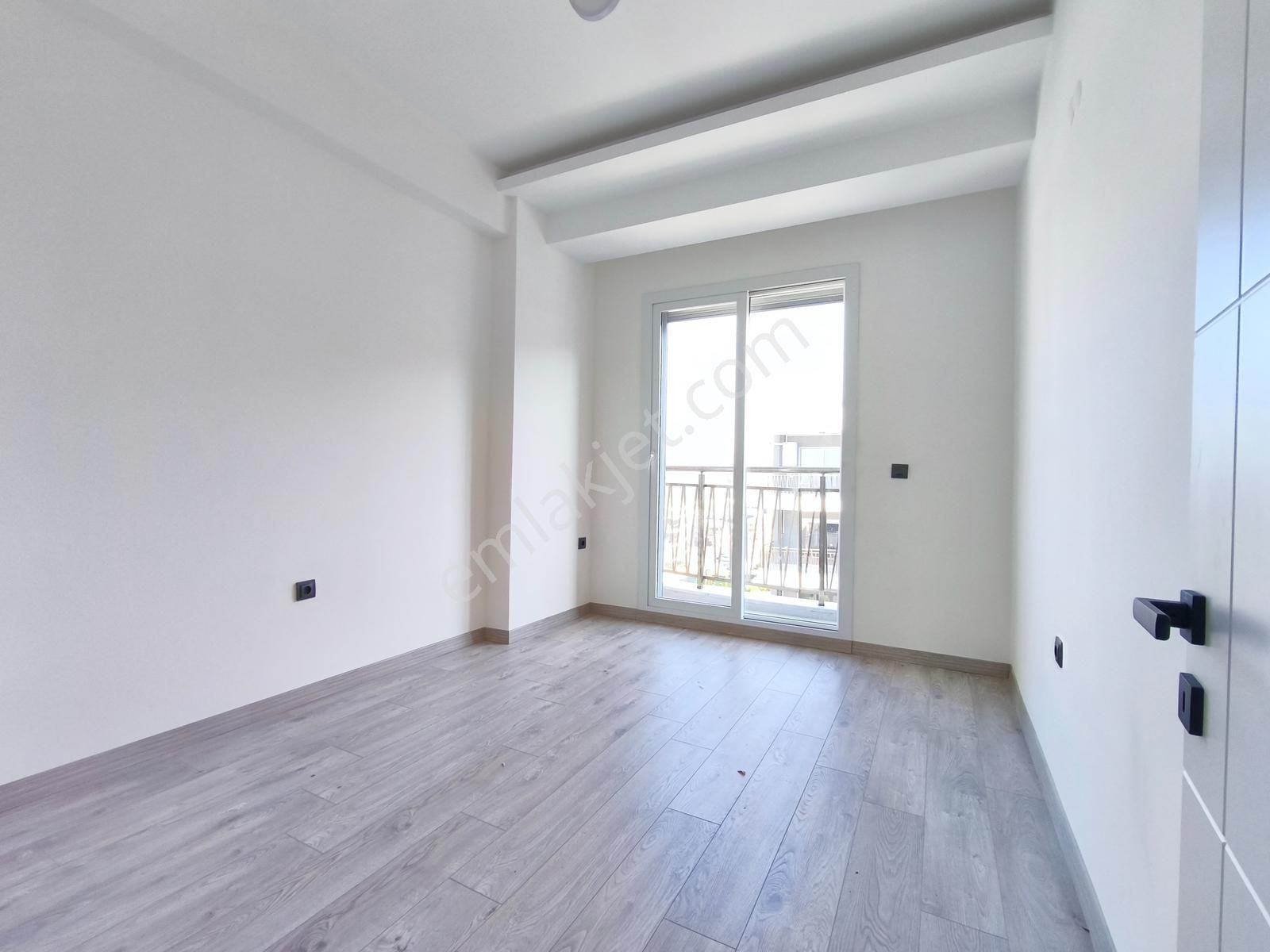 Kuşadası'nda, Kapalı Otoparklı, Sıfır, Son 2+1 Daireler - Görsel 6