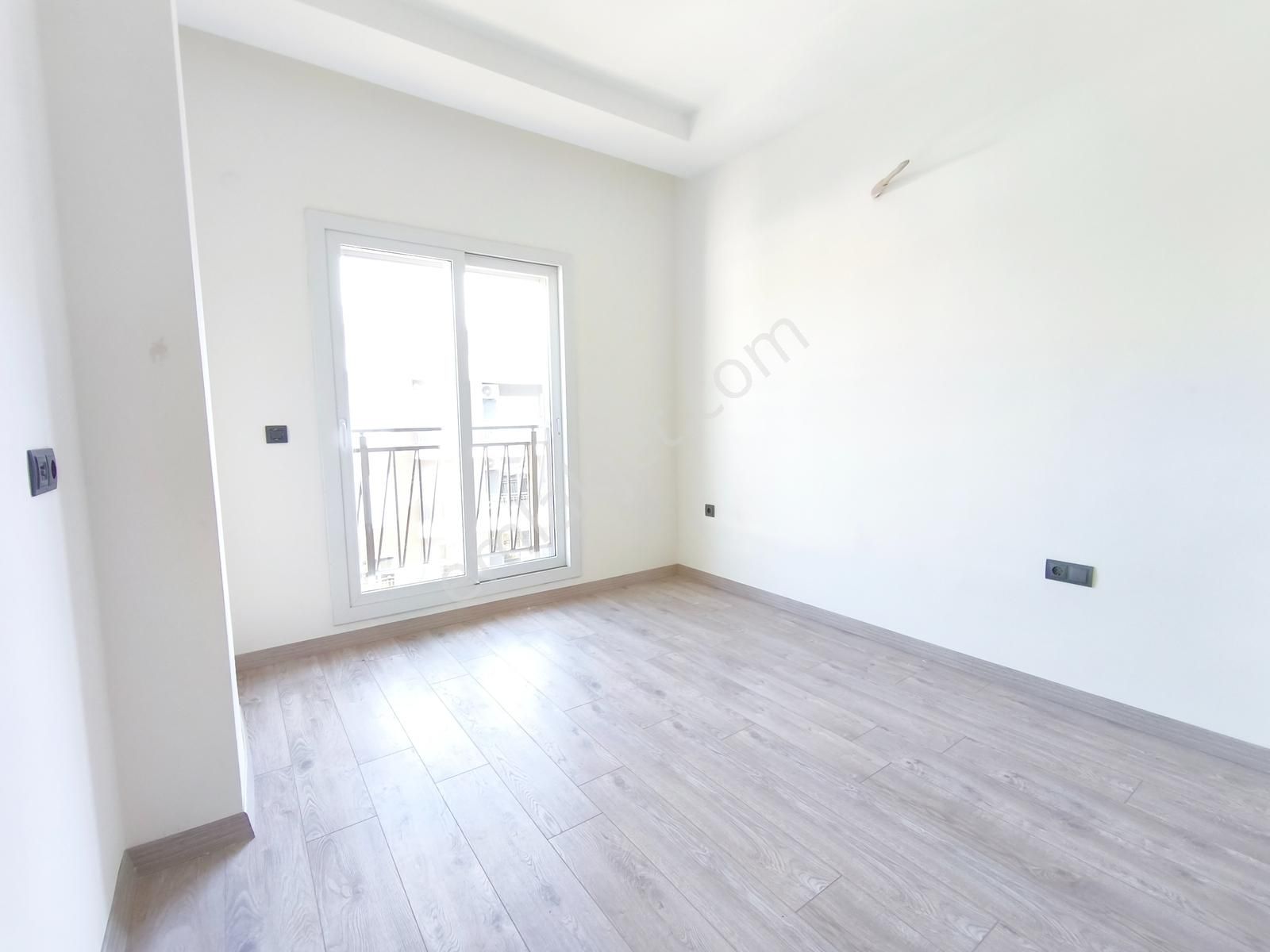 Kuşadası'nda, Kapalı Otoparklı, Sıfır, Son 2+1 Daireler - Görsel 12