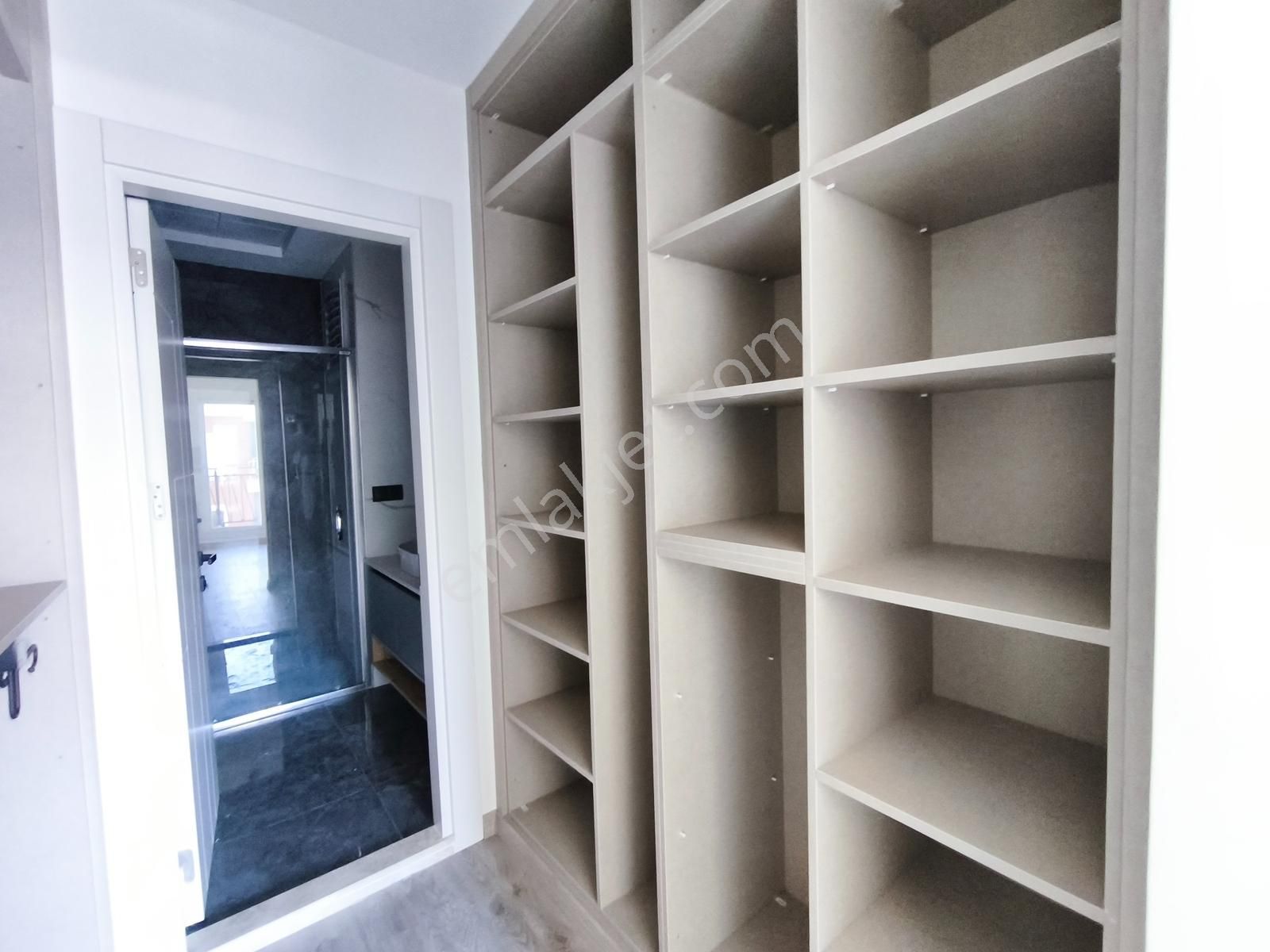 Kuşadası'nda, Kapalı Otoparklı, Sıfır, Son 2+1 Daireler - Görsel 9