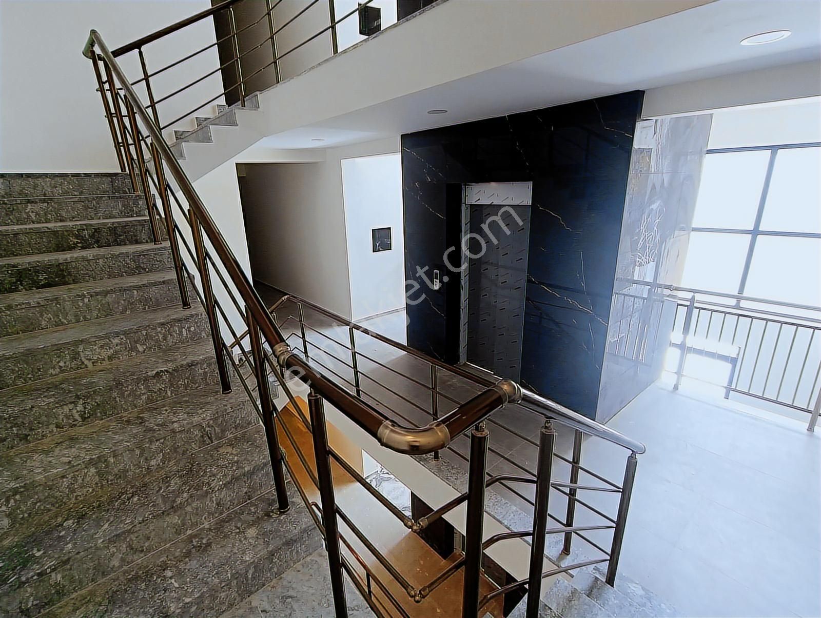 Kuşadası'nda, Kapalı Otoparklı, Sıfır, Son 2+1 Daireler - Görsel 16