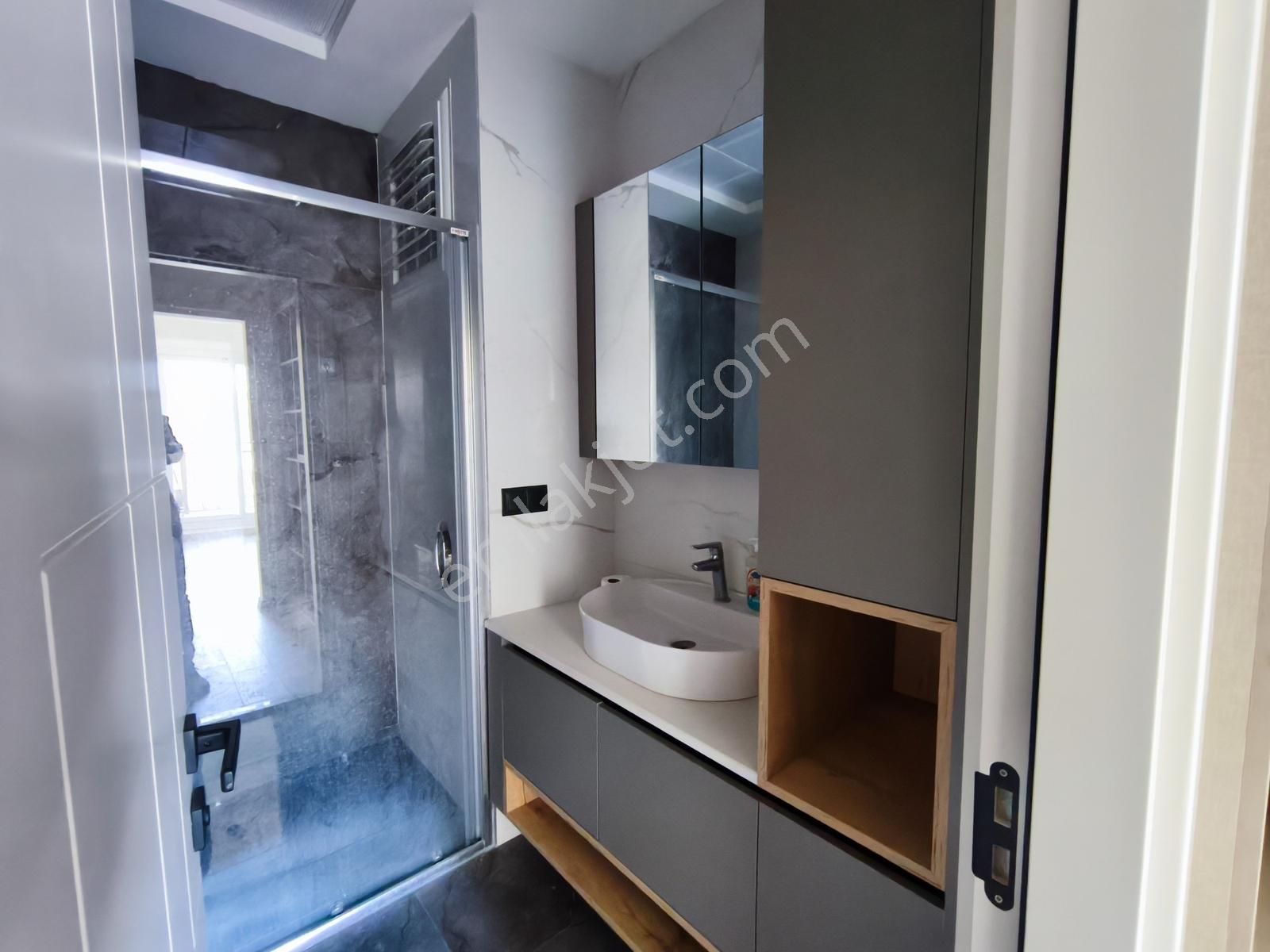 Kuşadası'nda, Kapalı Otoparklı, Sıfır, Son 2+1 Daireler - Görsel 7