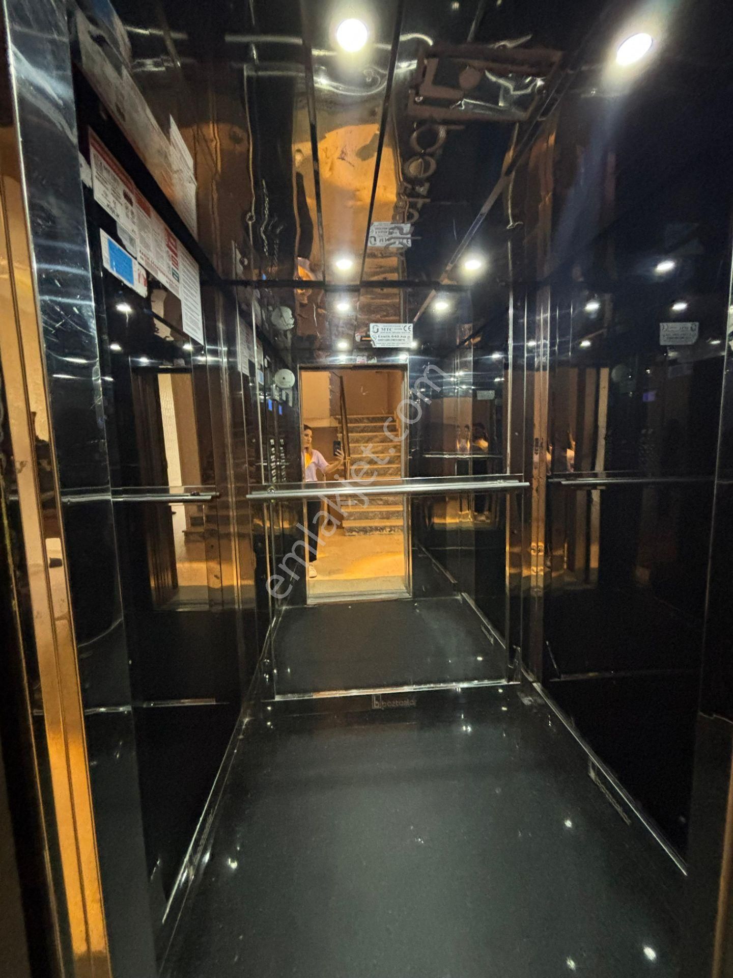 Güven'den Tepe'de 7/24 Güvenlikli Sitede Ara Kat 3+1 Daire - Görsel 25