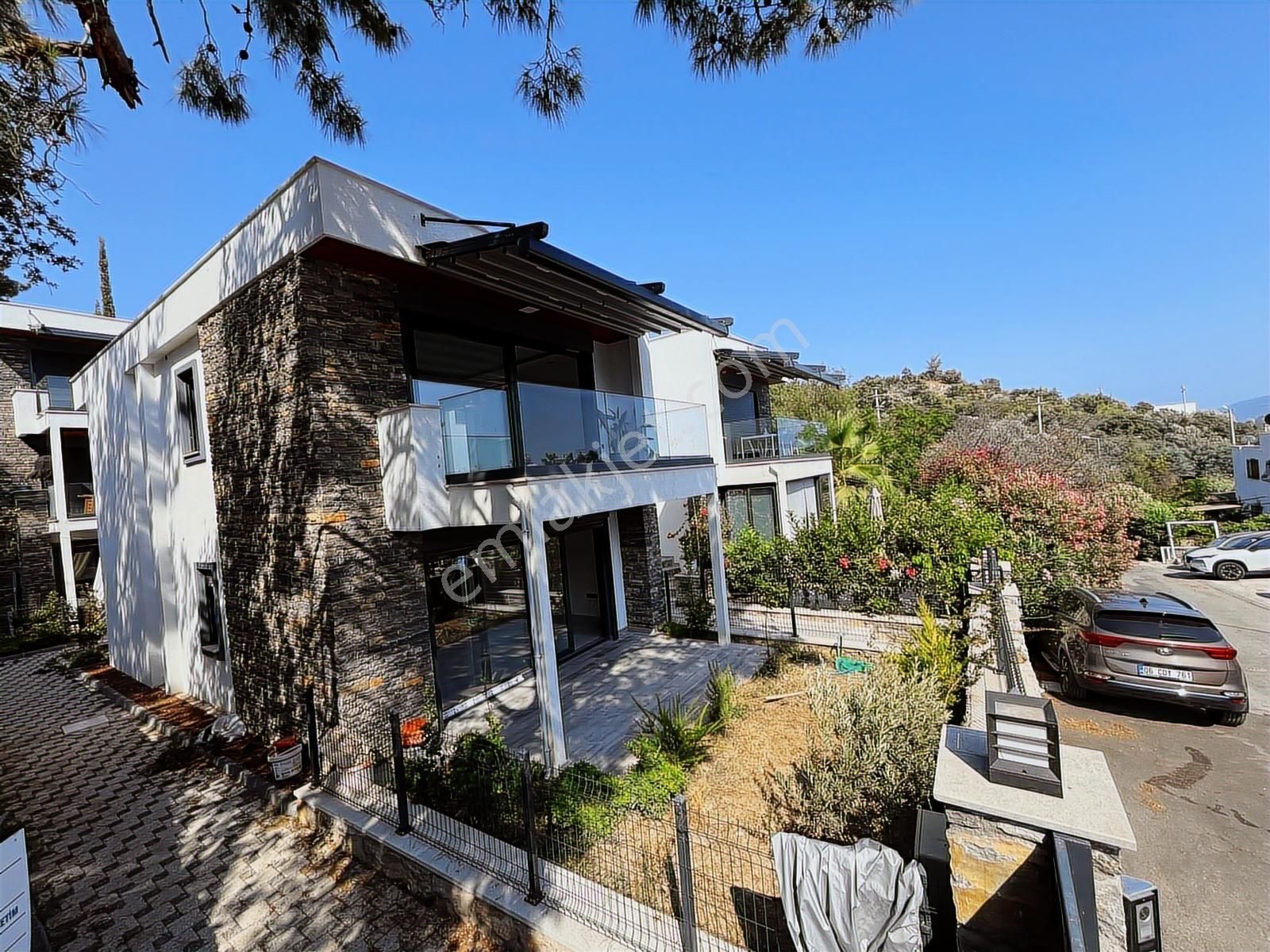 Bodrum Konacık'ta Satılık Bahçe Ve Üst Kat 2+1 Daire - Görsel 3