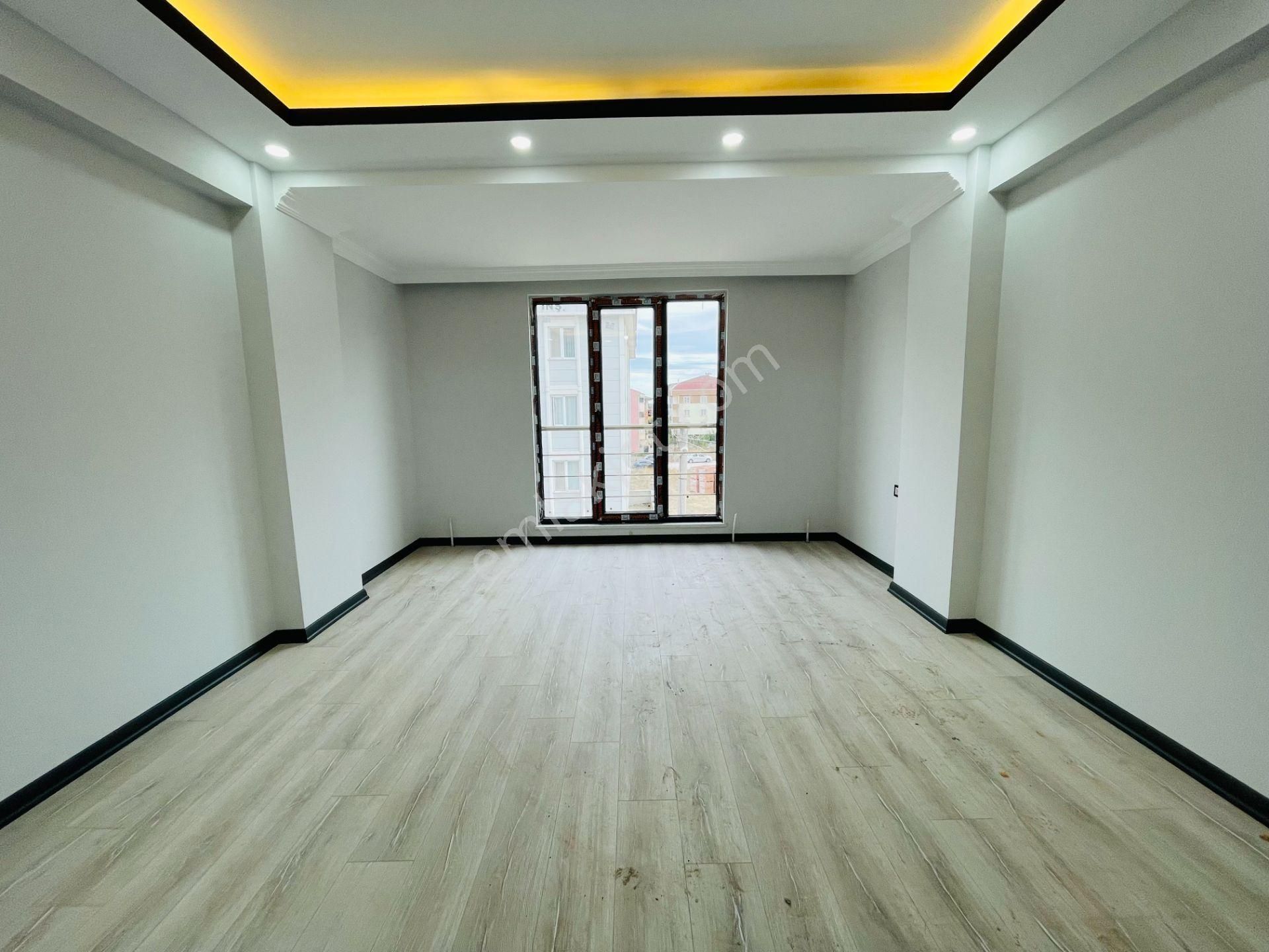 Güven'den Kapaklı'da Caddeye Yakın,ara Kat Ön Cephe 2+1 Daire