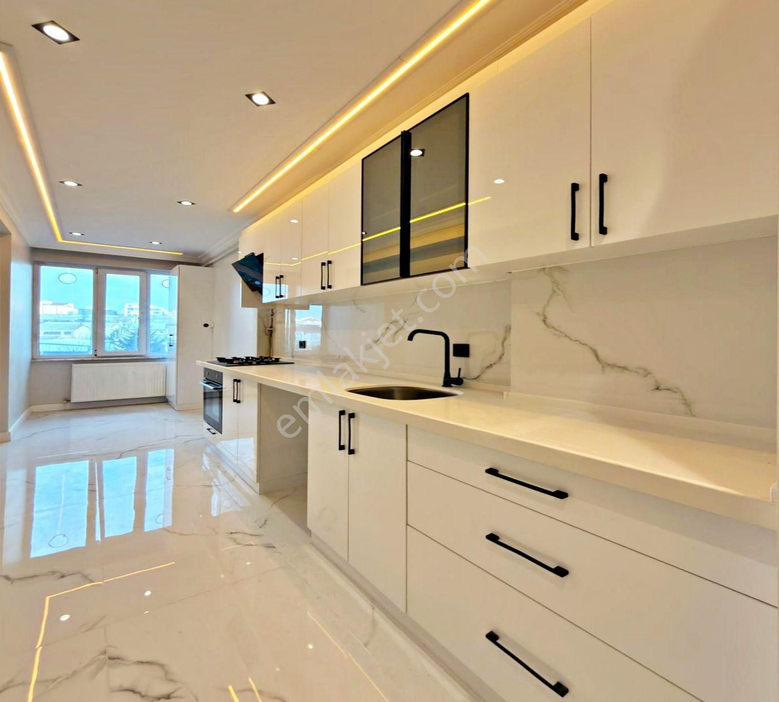 Barış Mahallesi Migros Avm Arkası 2008 Yapımı 3+1 Satılık Daire