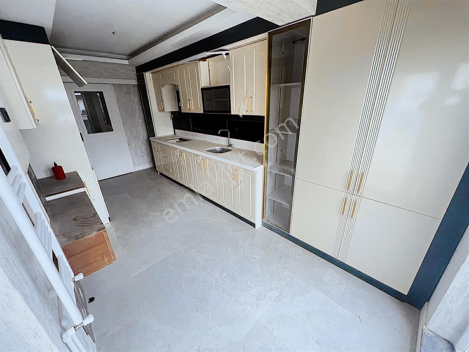 Yenikent Menderes Mah. Sıfır Ara Katta Geniş Balkonlu 3+1 Daire - Görsel 7