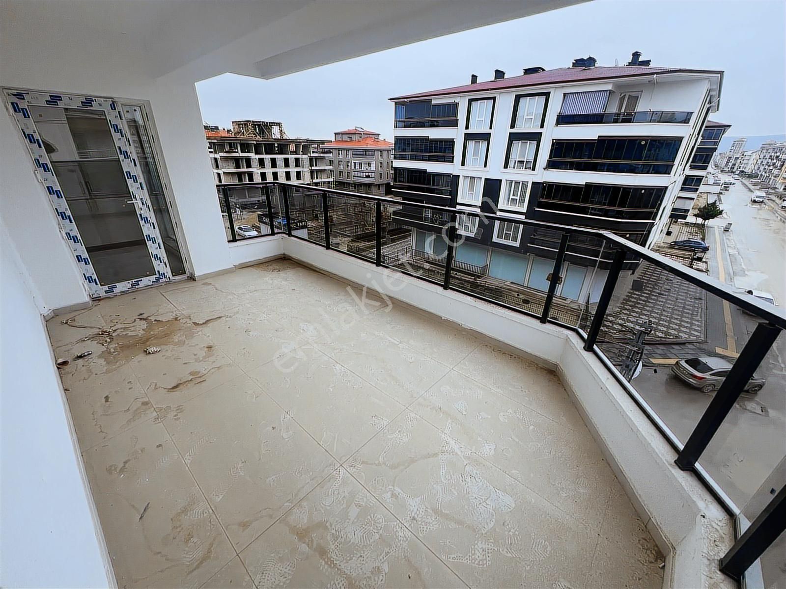 Yenikent Menderes Mah. Sıfır Ara Katta Geniş Balkonlu 3+1 Daire - Görsel 9