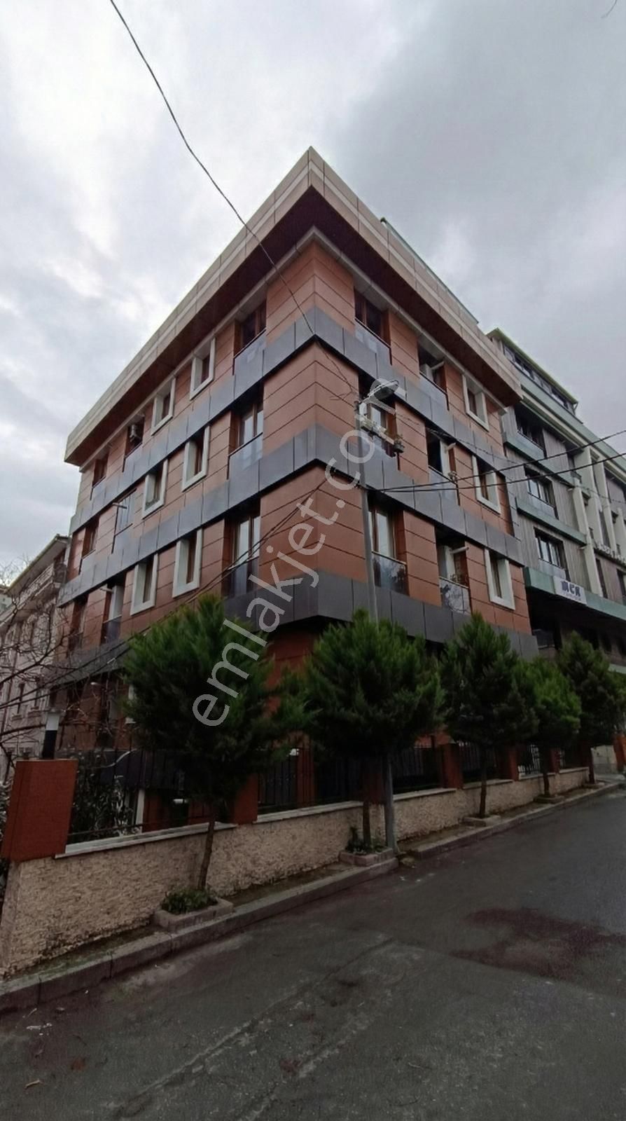 Metrobüse Yürüme Mesafesinde Çatı Dubleks