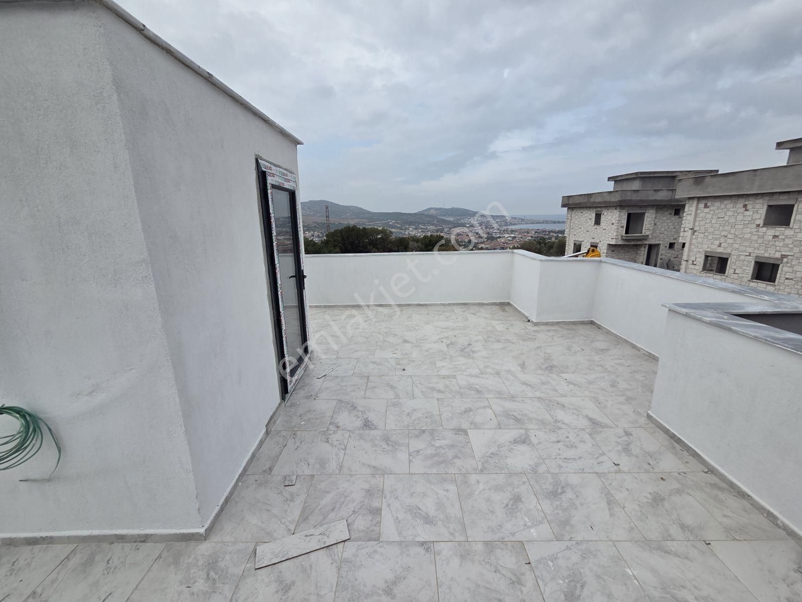 Yenifoça'da Müstakil Bahçeli Keyif Dolu Satılık Dubleks Villa - Görsel 21