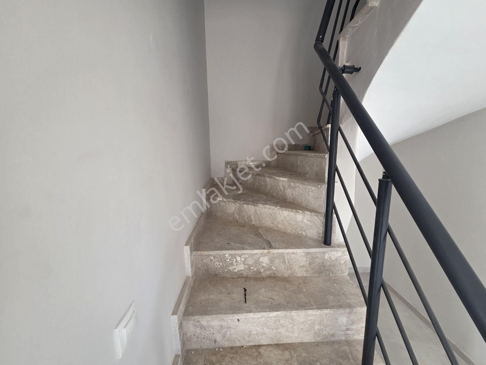 Yenifoça'da Müstakil Bahçeli Keyif Dolu Satılık Dubleks Villa - Görsel 13