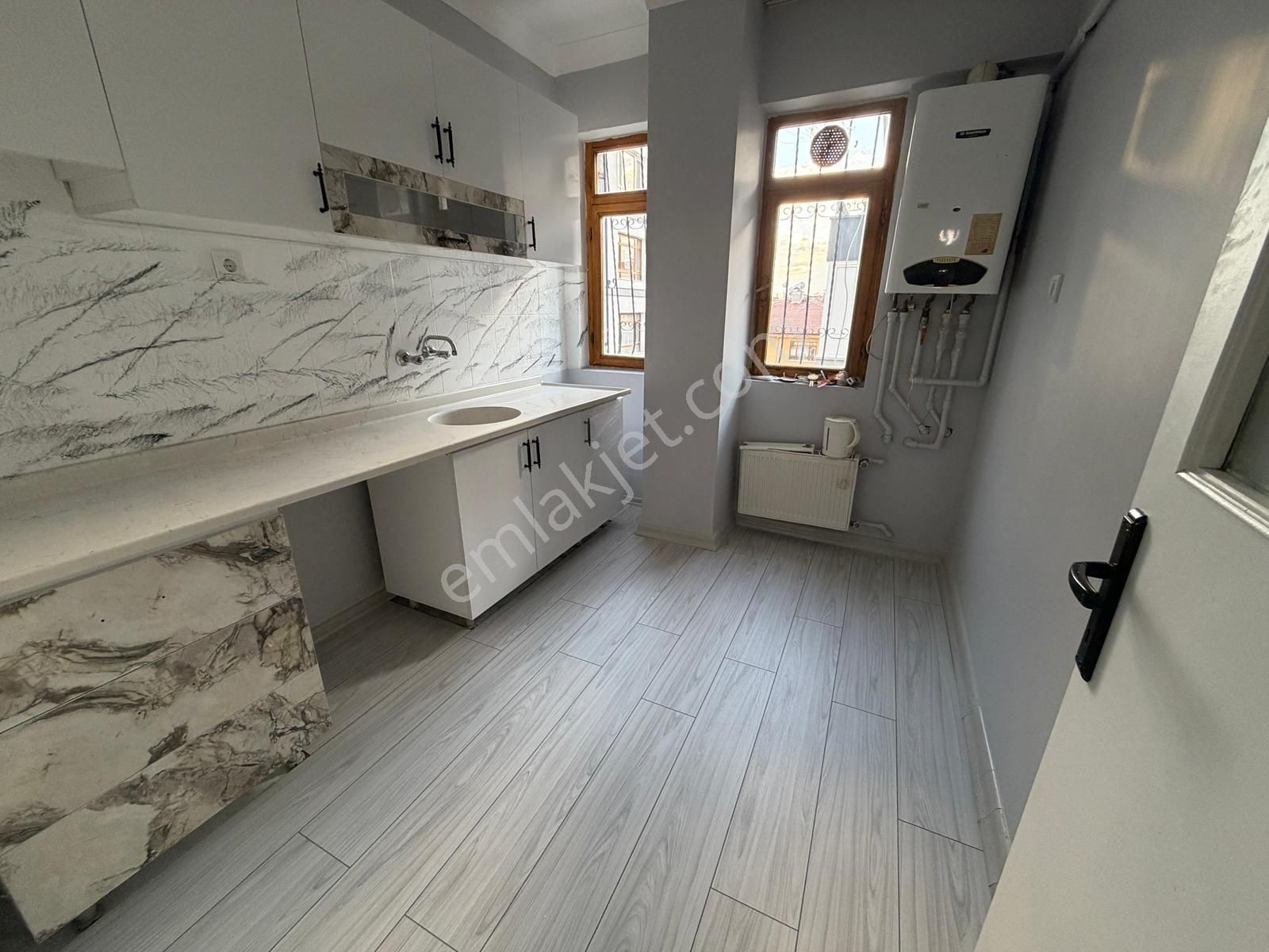 19 Mayıs Caddesi Yakını Full Yapılı 2+1 Geniş Daire