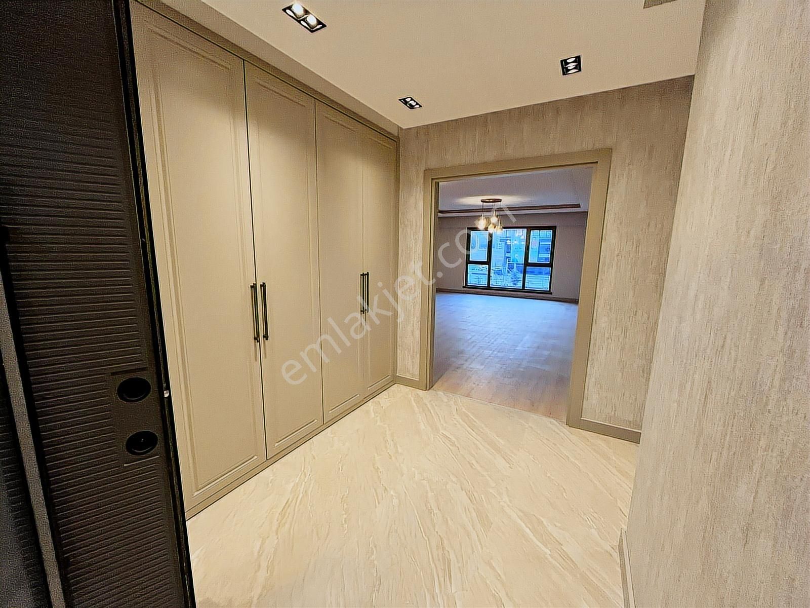 Yuvaköy'de Ultra Lüks Yapılı 4,5+1 Satılık Konut - Görsel 4