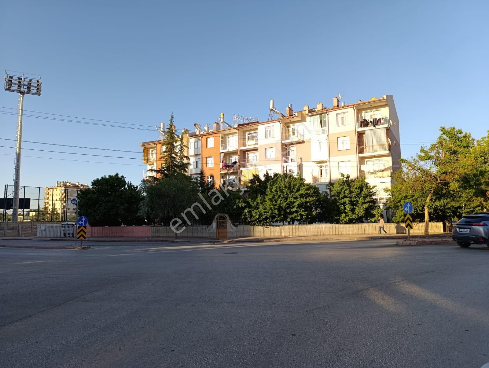 Karaca'dan Hüsamettin Çelebi Mahallesi Satılık 3+1 Daire