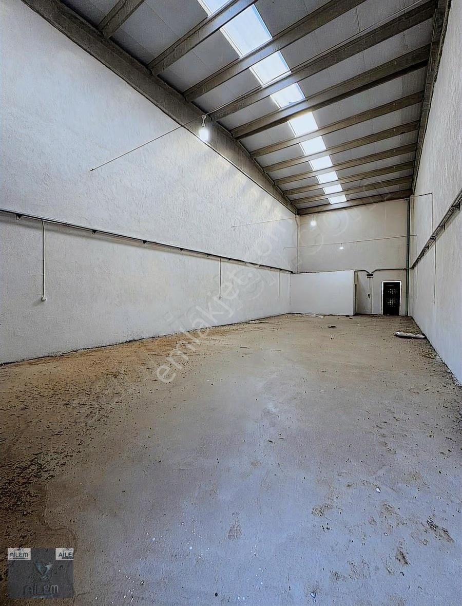 Kozaklı'da Her İşe Uygun Satılık 140 M² Dükkan & Depo Hangar