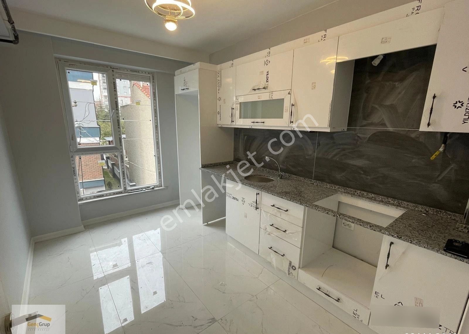 *genç Grup* Gündüz Ökçün Yakını Asansörlü Cam Balkonlu 2+0 Daire