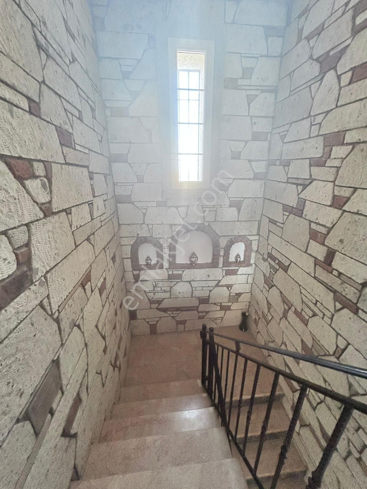 520 Gayrimenkulden Denize Sıfır Konumda Merkezde Villa Satılık - Görsel 12