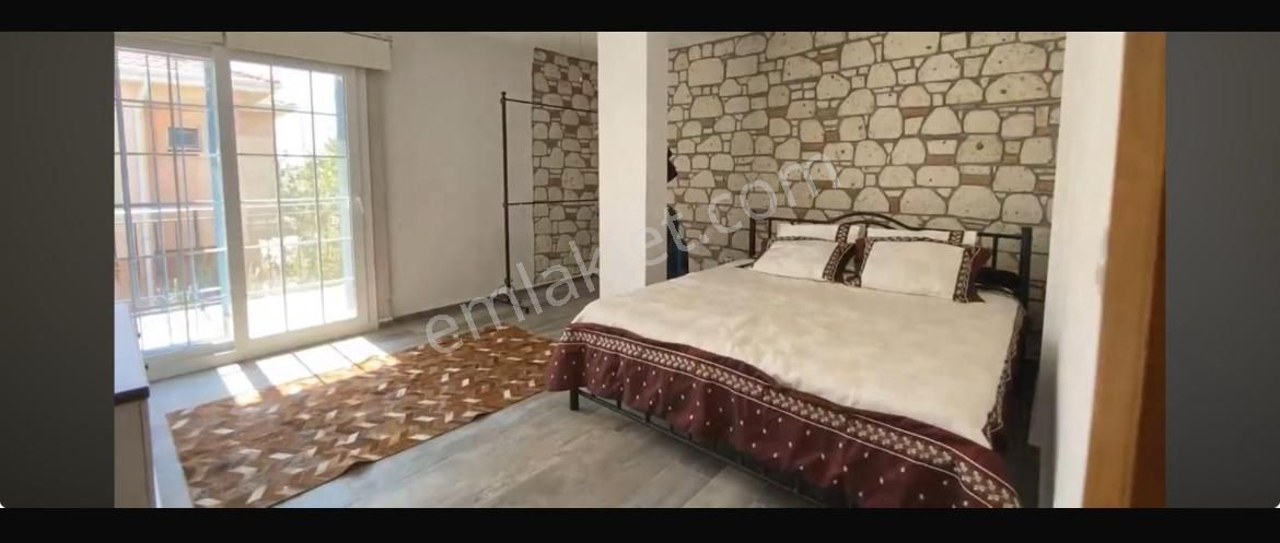 520 Gayrimenkulden Denize Sıfır Konumda Merkezde Villa Satılık - Görsel 3