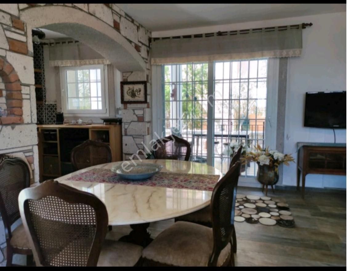 520 Gayrimenkulden Denize Sıfır Konumda Merkezde Villa Satılık - Görsel 13