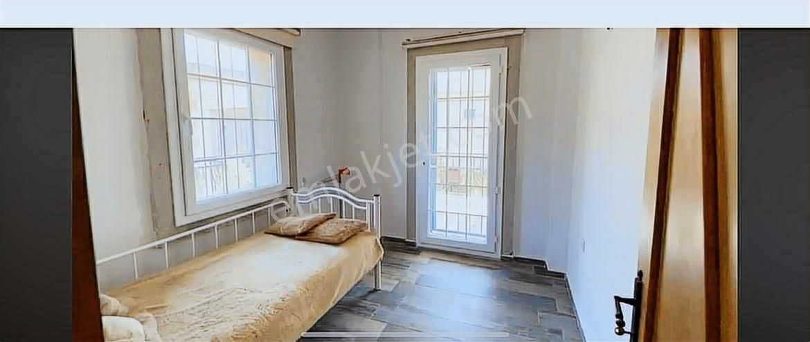 520 Gayrimenkulden Denize Sıfır Konumda Merkezde Villa Satılık - Görsel 7