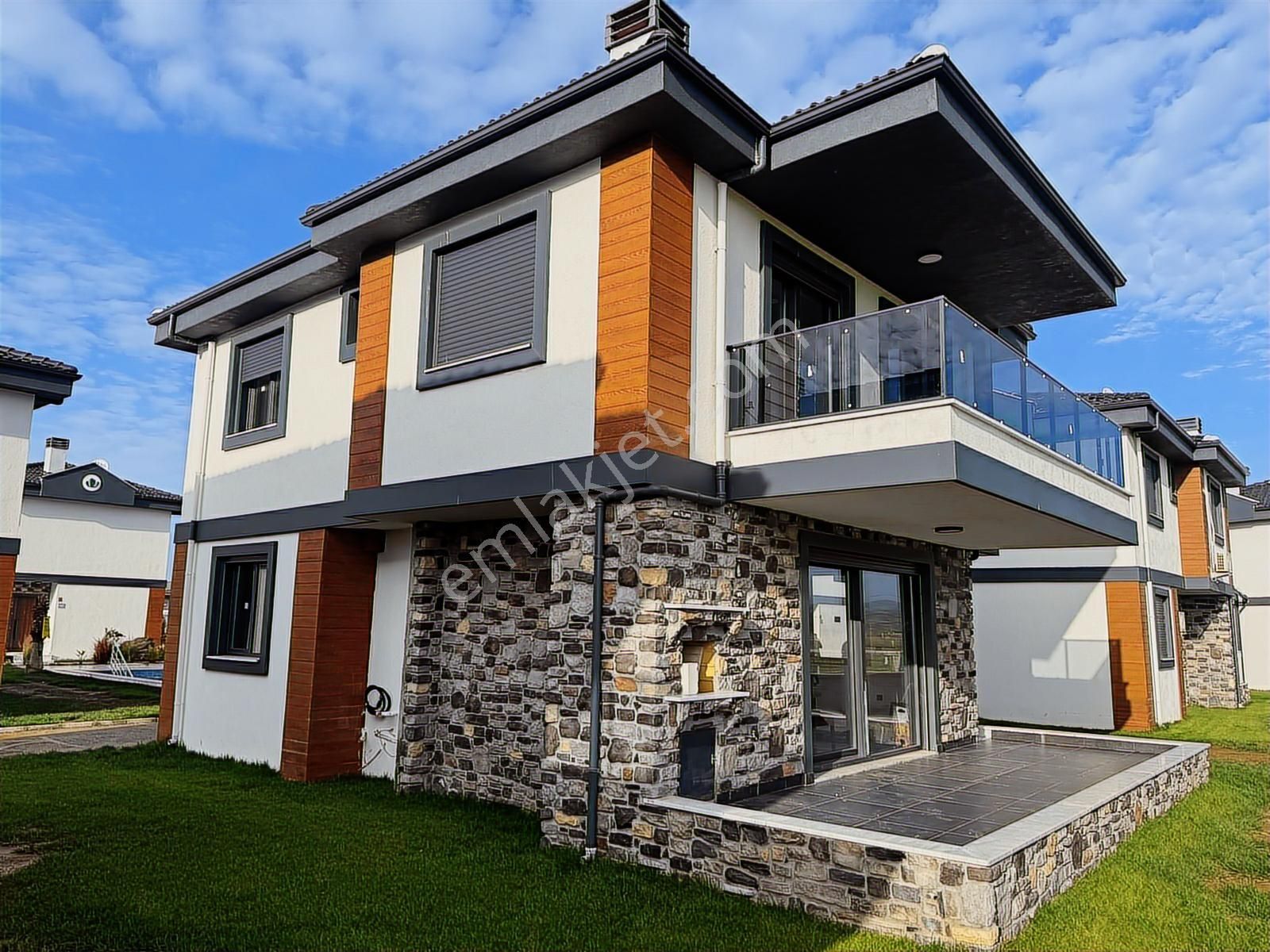 Ayvalık Küçükköyde 520 Gayrimenkulden 4+1 Satılık Lüks Villa - Görsel 2