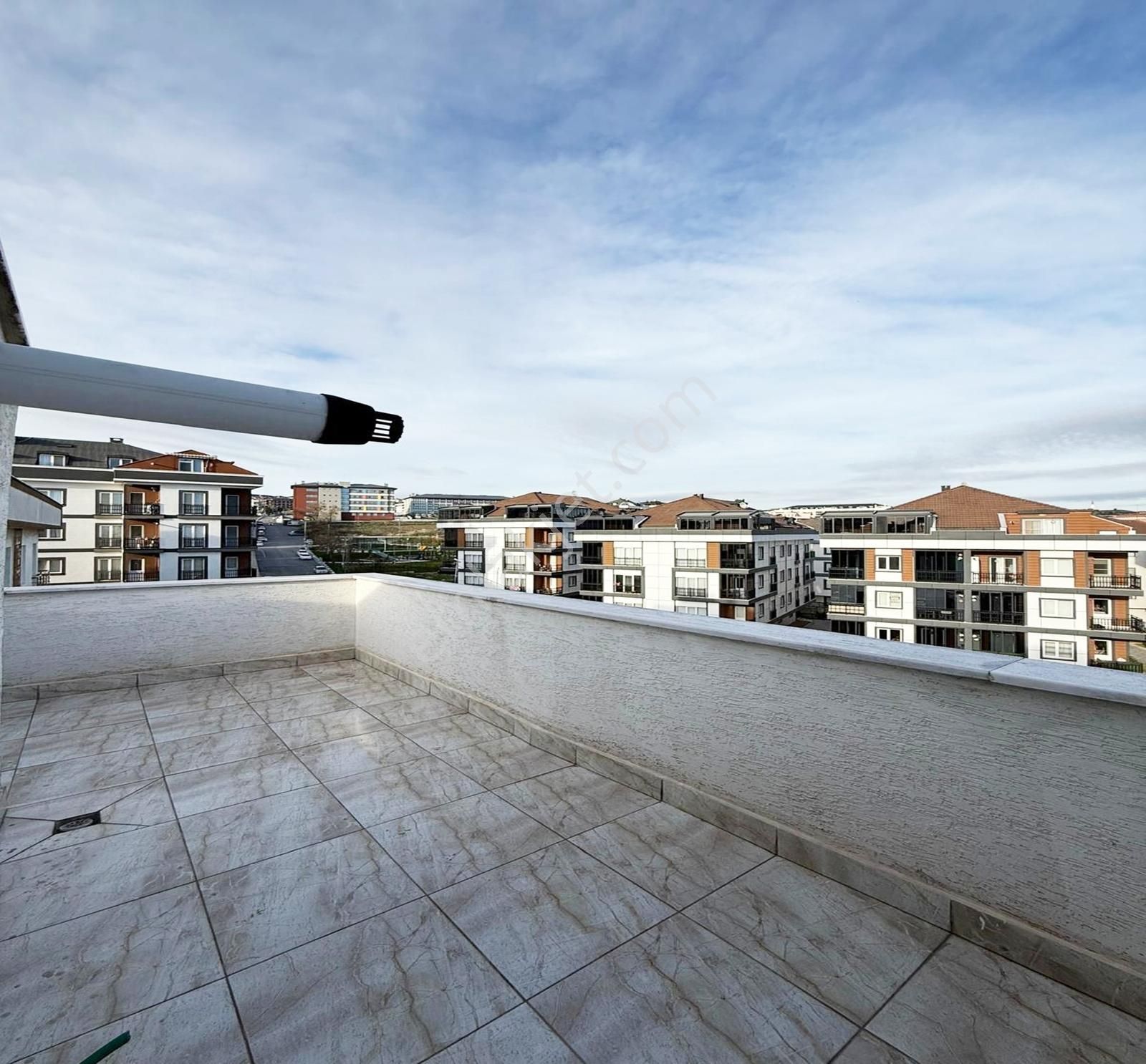 Beylikdüzü Merkezi Konumda Ulaşım Kolaylığı Sağlayan 3+2 Dubleks - Görsel 10