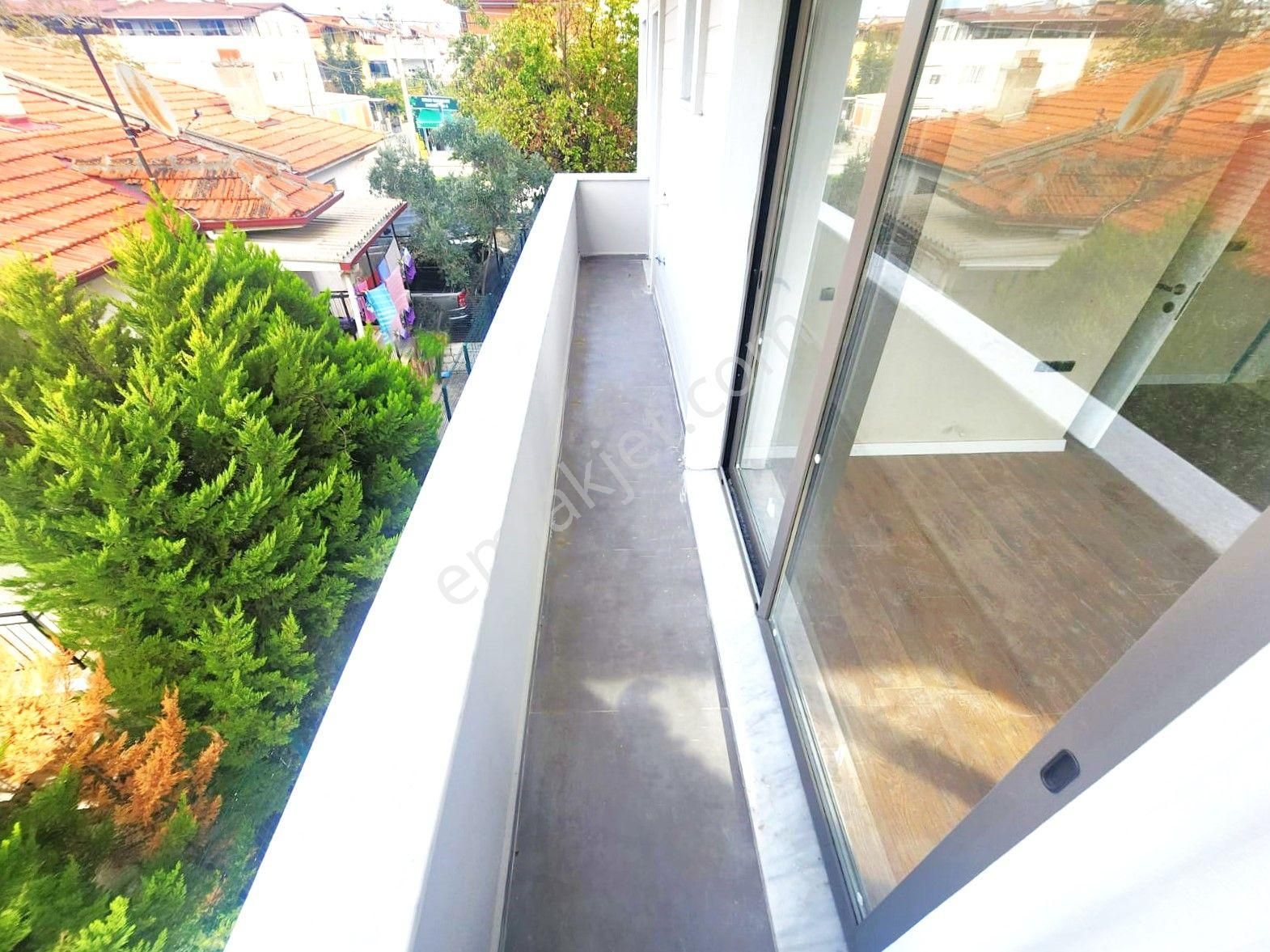 Aygül'den Burhaniye'nin Merkezi Lokasyonun'da Öğretmenler Plajına 1 Sokak Sıfır 1+1 Satılık Daireler - Görsel 14