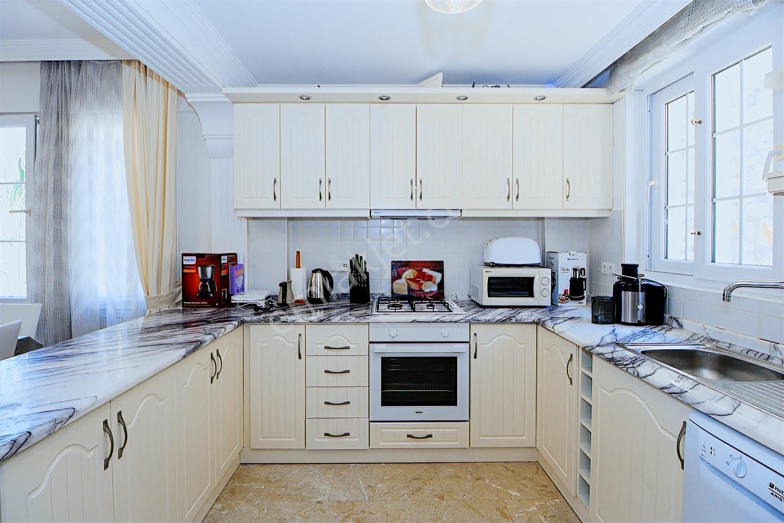 Fethiye Yeşilüzümlüde Havuzlu Bahçeli 4+1 Kiralık Villa | Tekce - Görsel 9